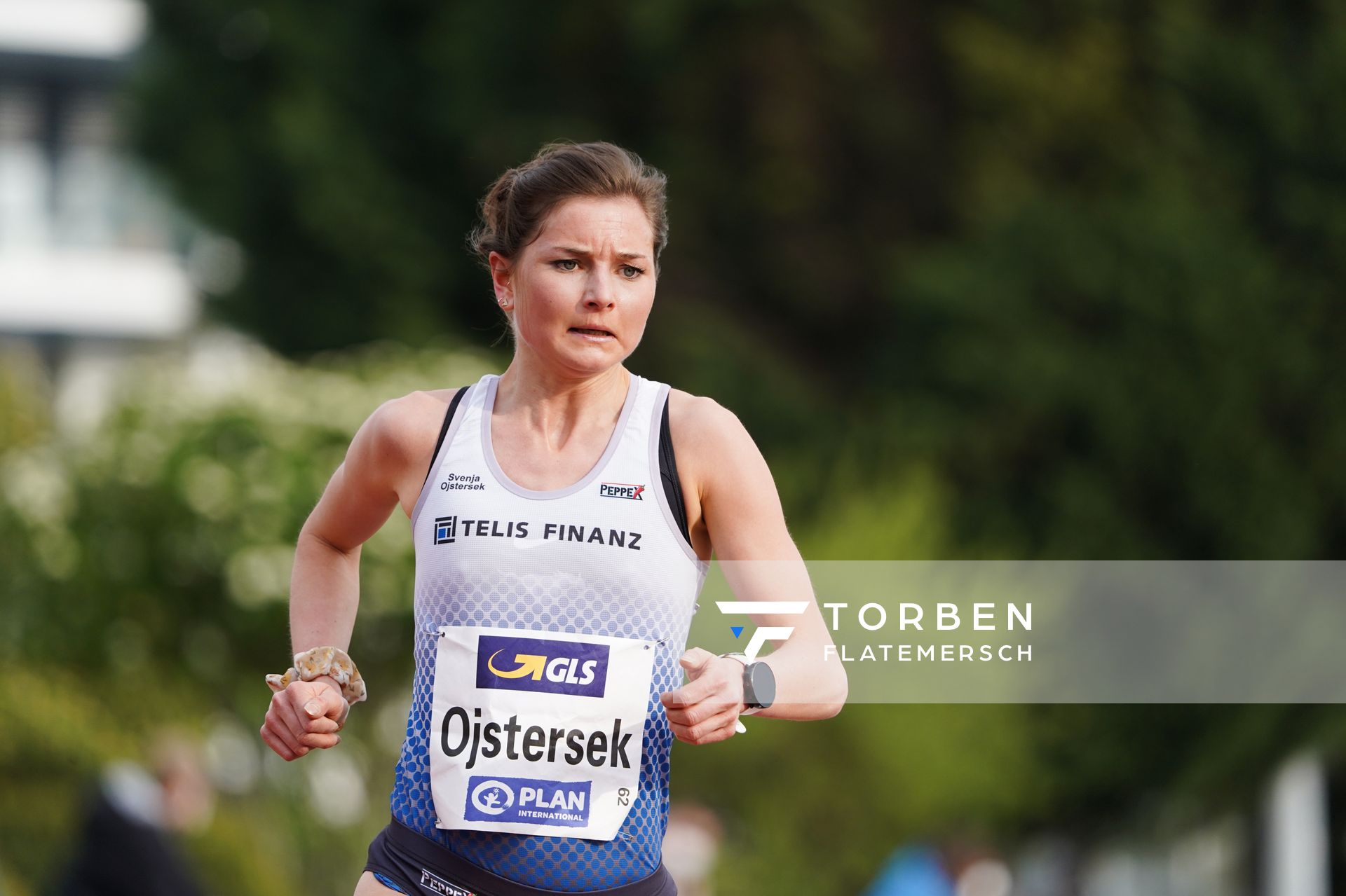 Svenja Ojstersek (LG TELIS FINANZ Regensburg) am 01.05.2021 waehrend der Deutschen Meisterschaften Langstrecke im Otto-Schott-Sportzentrum in Mainz