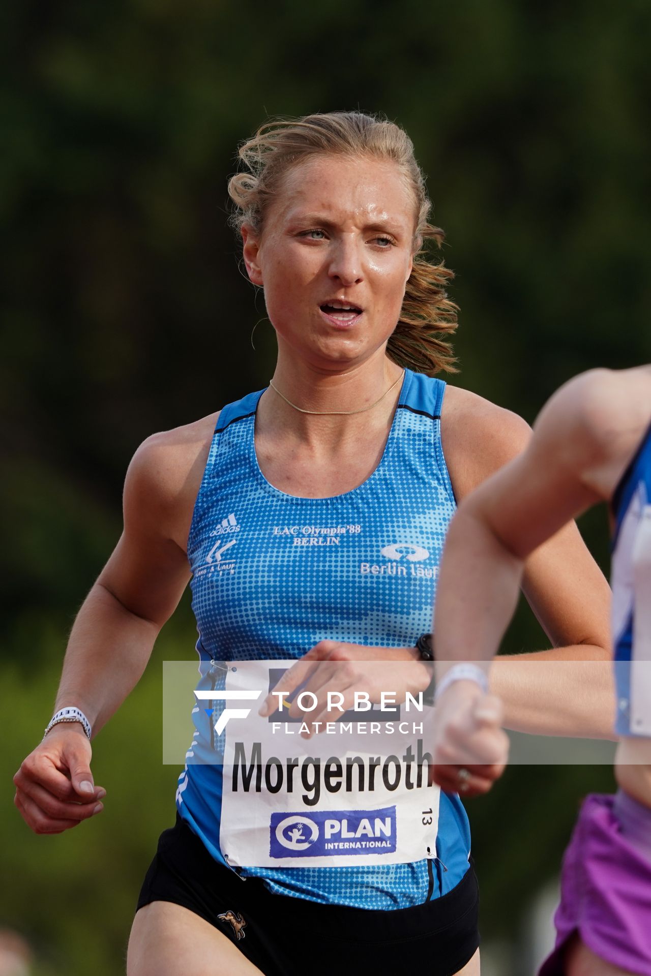 Carla Morgenroth (LAC Olympia 88 Berlin) am 01.05.2021 waehrend der Deutschen Meisterschaften Langstrecke im Otto-Schott-Sportzentrum in Mainz