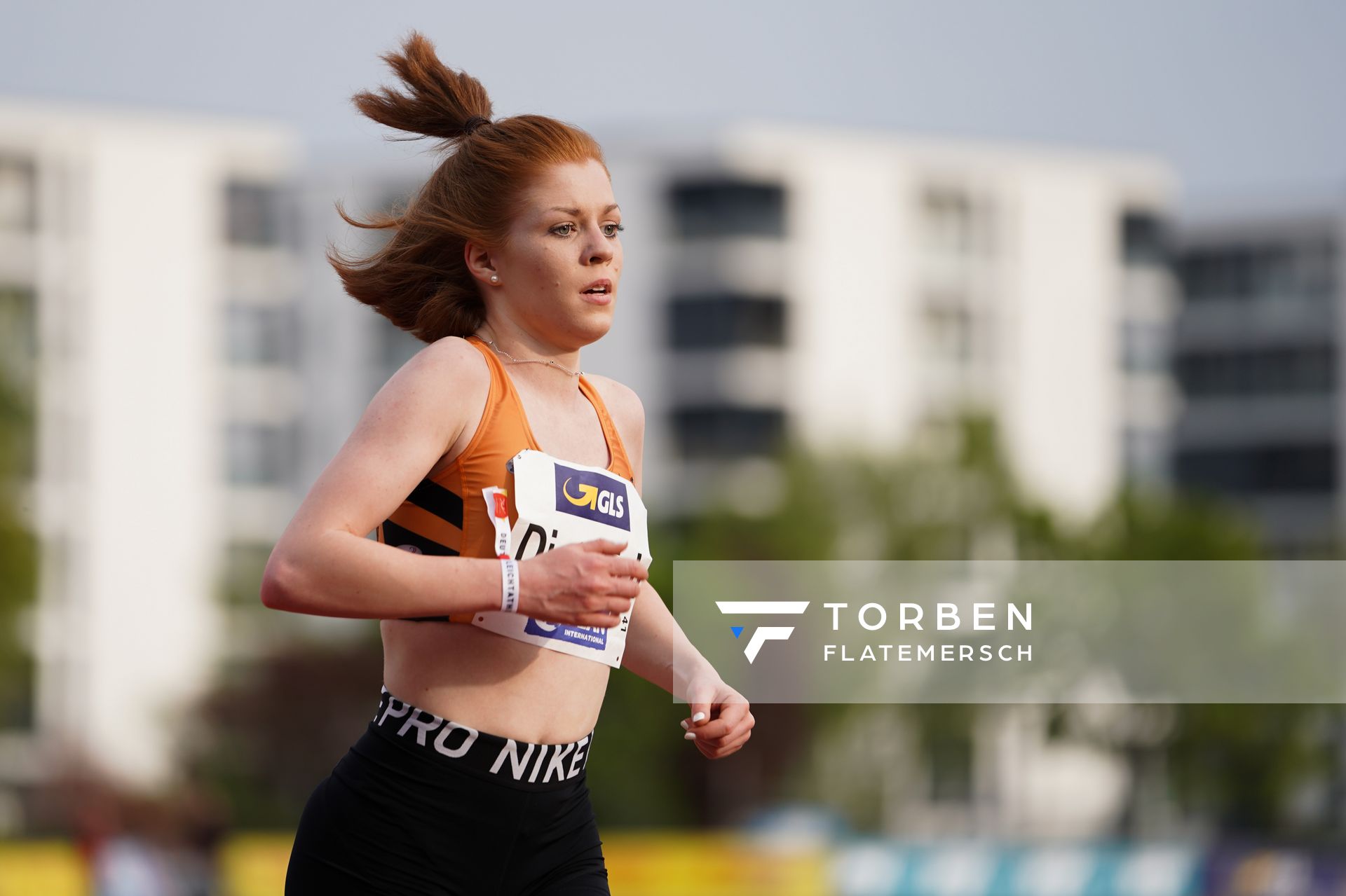 Eva Dieterich (Laufteam Kassel) am 01.05.2021 waehrend der Deutschen Meisterschaften Langstrecke im Otto-Schott-Sportzentrum in Mainz