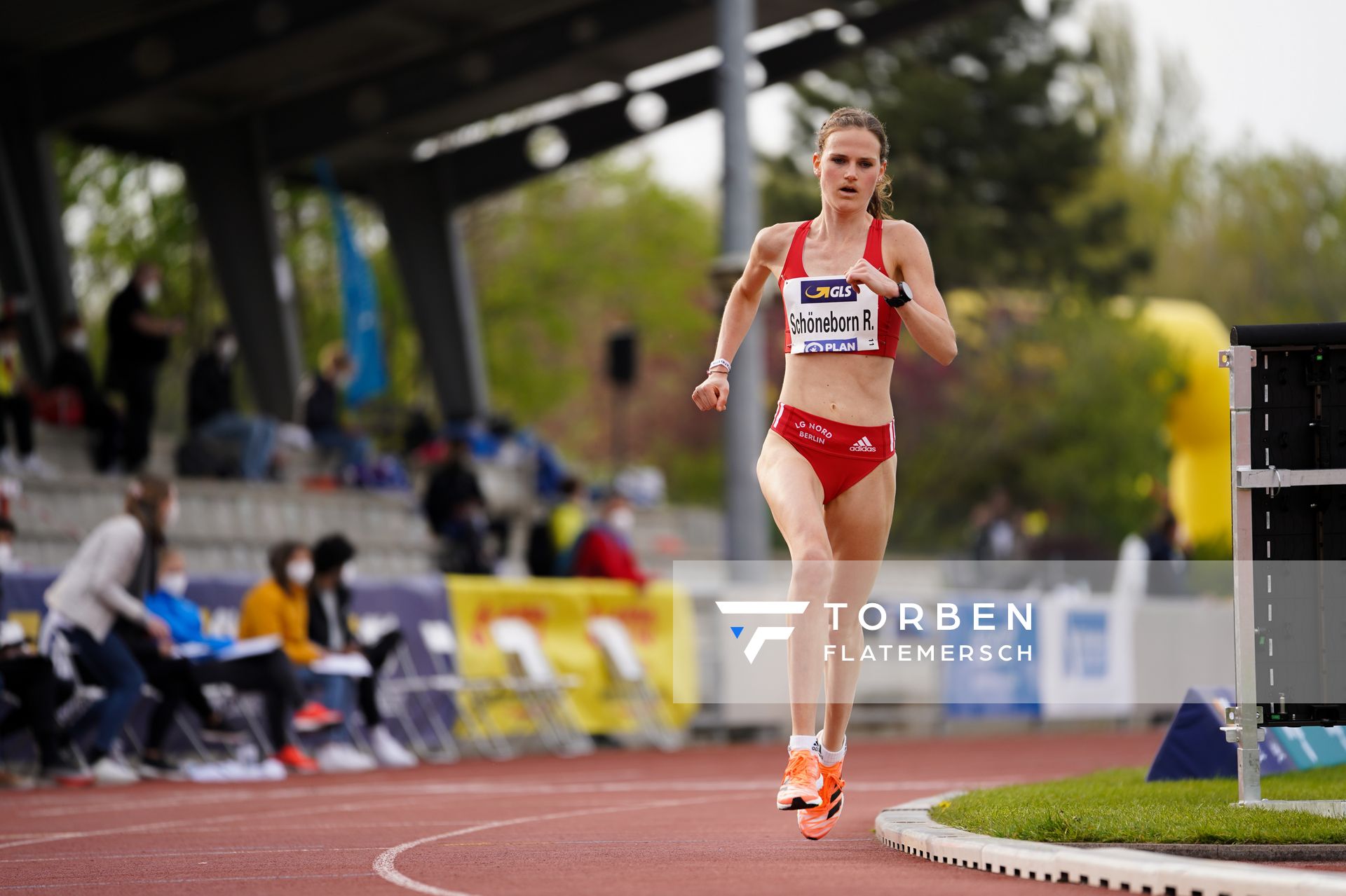 Rabea Schoeneborn (LG Nord Berlin) am 01.05.2021 waehrend der Deutschen Meisterschaften Langstrecke im Otto-Schott-Sportzentrum in Mainz