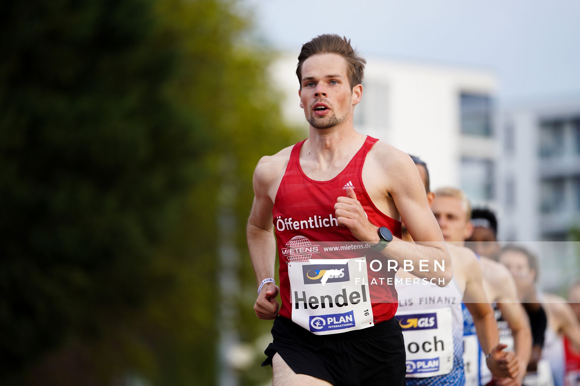 Sebastian Hendel (LG Braunschweig) am 01.05.2021 waehrend der Deutschen Meisterschaften Langstrecke im Otto-Schott-Sportzentrum in Mainz