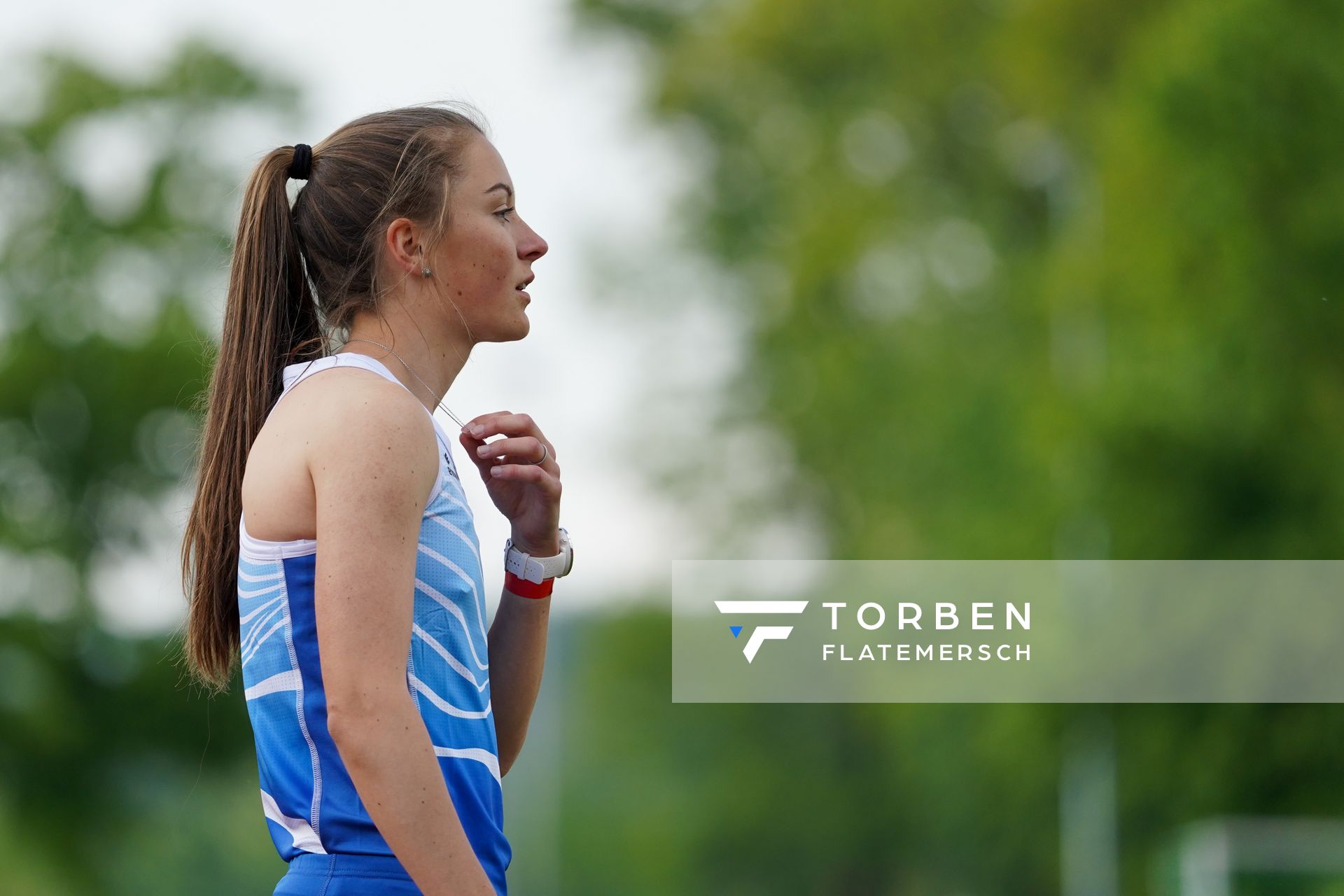 Carolin Bothe (OTB Osnabrueck) kurz vor dem 800m Start am 29.05.2021 waehrend des Frank Ruediger Sportfestes auf dem Carl-Starcke-Platz in Melle