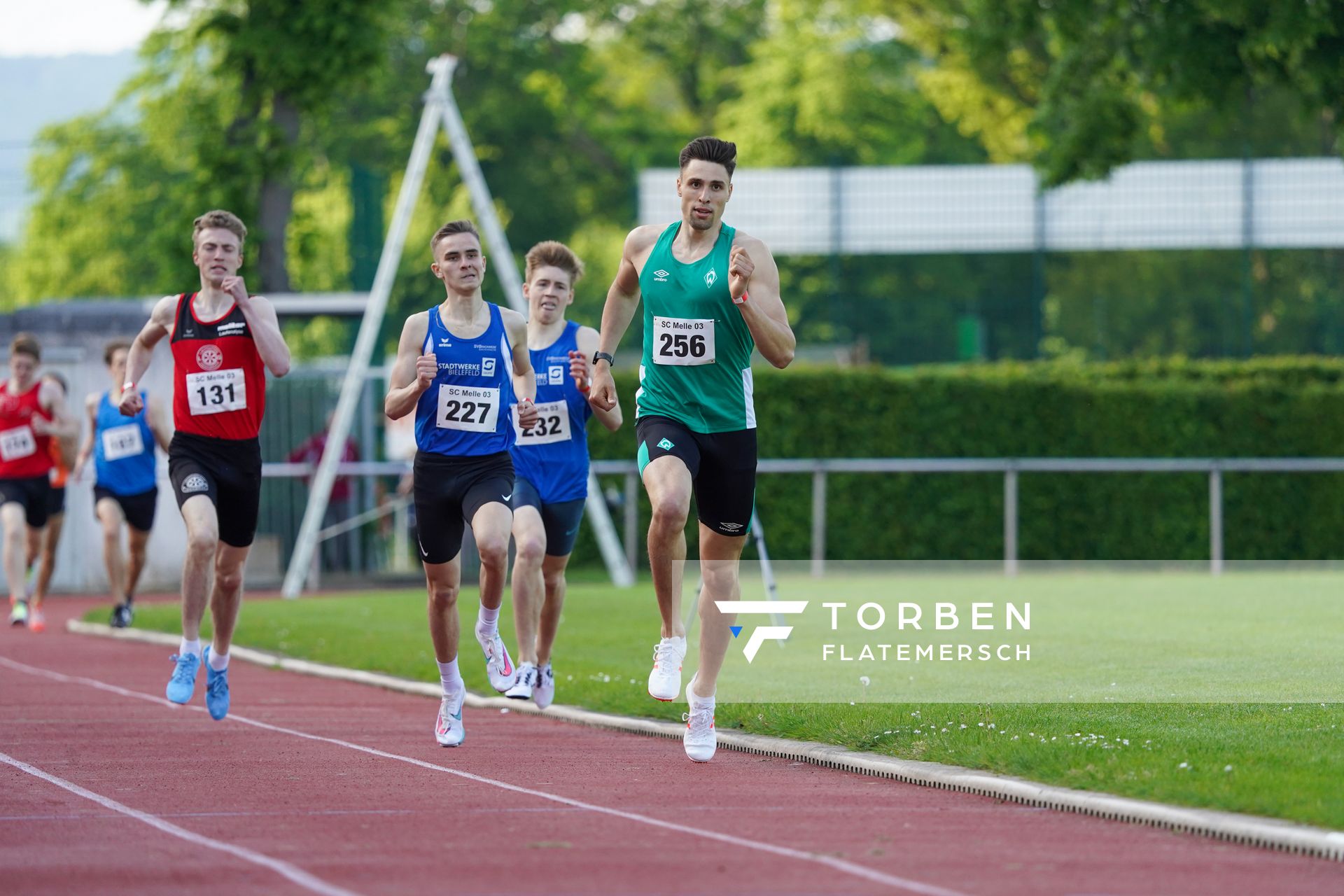 Auf der Zielgeraden: Fabian Riegelsberger (SV Werder Bremen), Jenning Faerber (SV Brackwede), Lasse Timmerhans (SV Brackwede) und Andre Rohling (LG Osnabrueck) am 29.05.2021 waehrend des Frank Ruediger Sportfestes auf dem Carl-Starcke-Platz in Melle