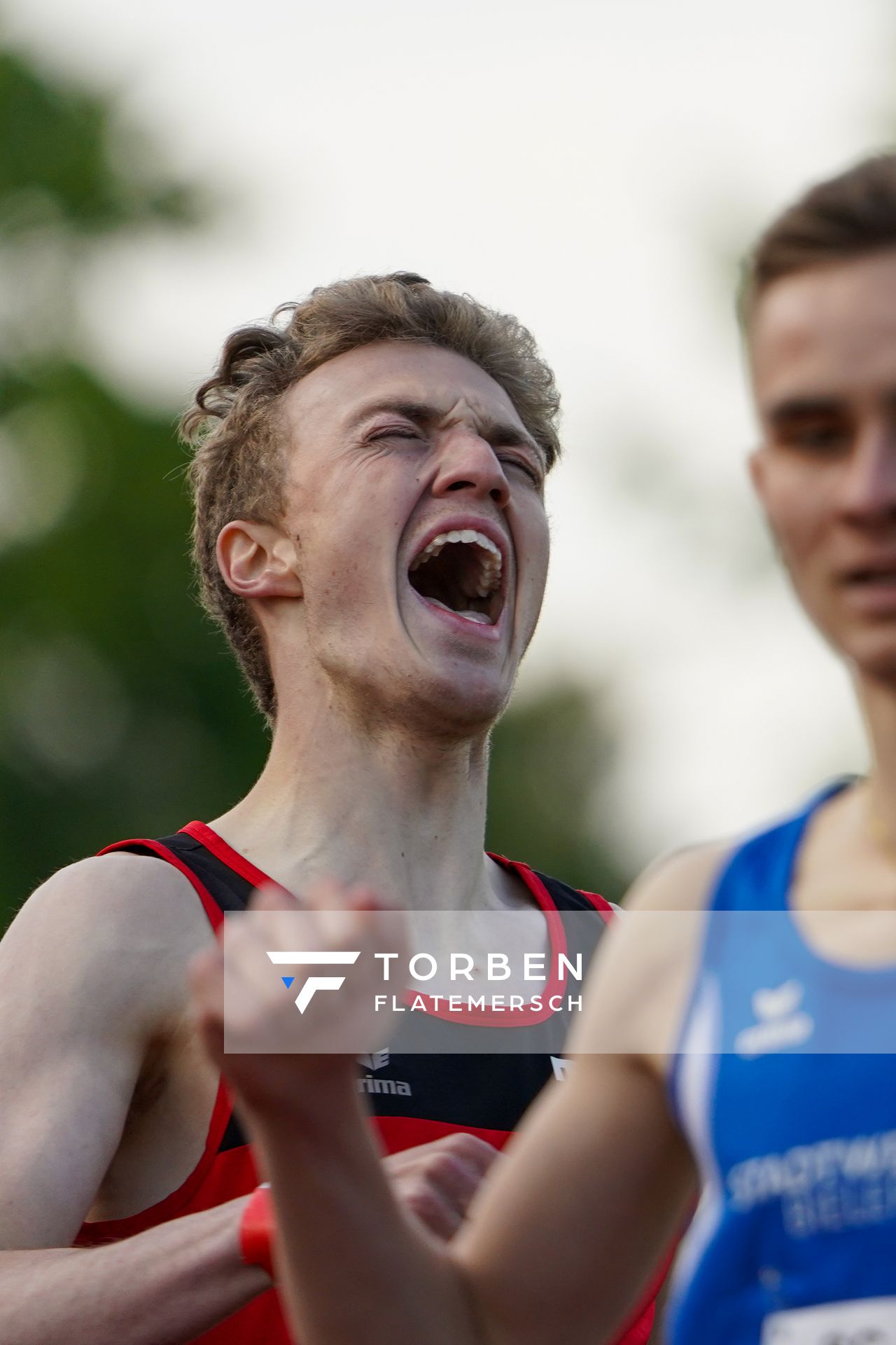 Andre Rohling (LG Osnabrueck) freut sich ueber eine neue 800m PB am 29.05.2021 waehrend des Frank Ruediger Sportfestes auf dem Carl-Starcke-Platz in Melle