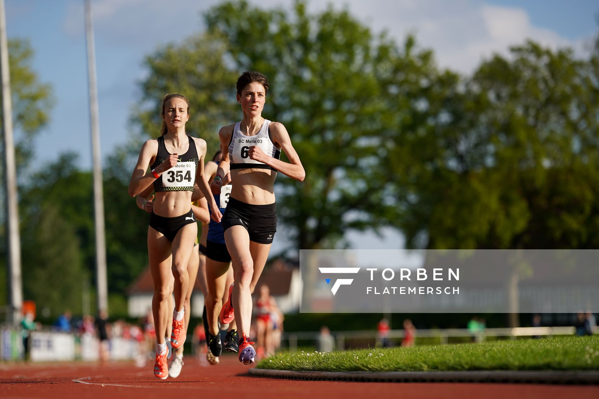 Jasmina Stahl (Hannover 96) vor Xenia Krebs (VfL Loeningen) am 29.05.2021 waehrend des Frank Ruediger Sportfestes auf dem Carl-Starcke-Platz in Melle