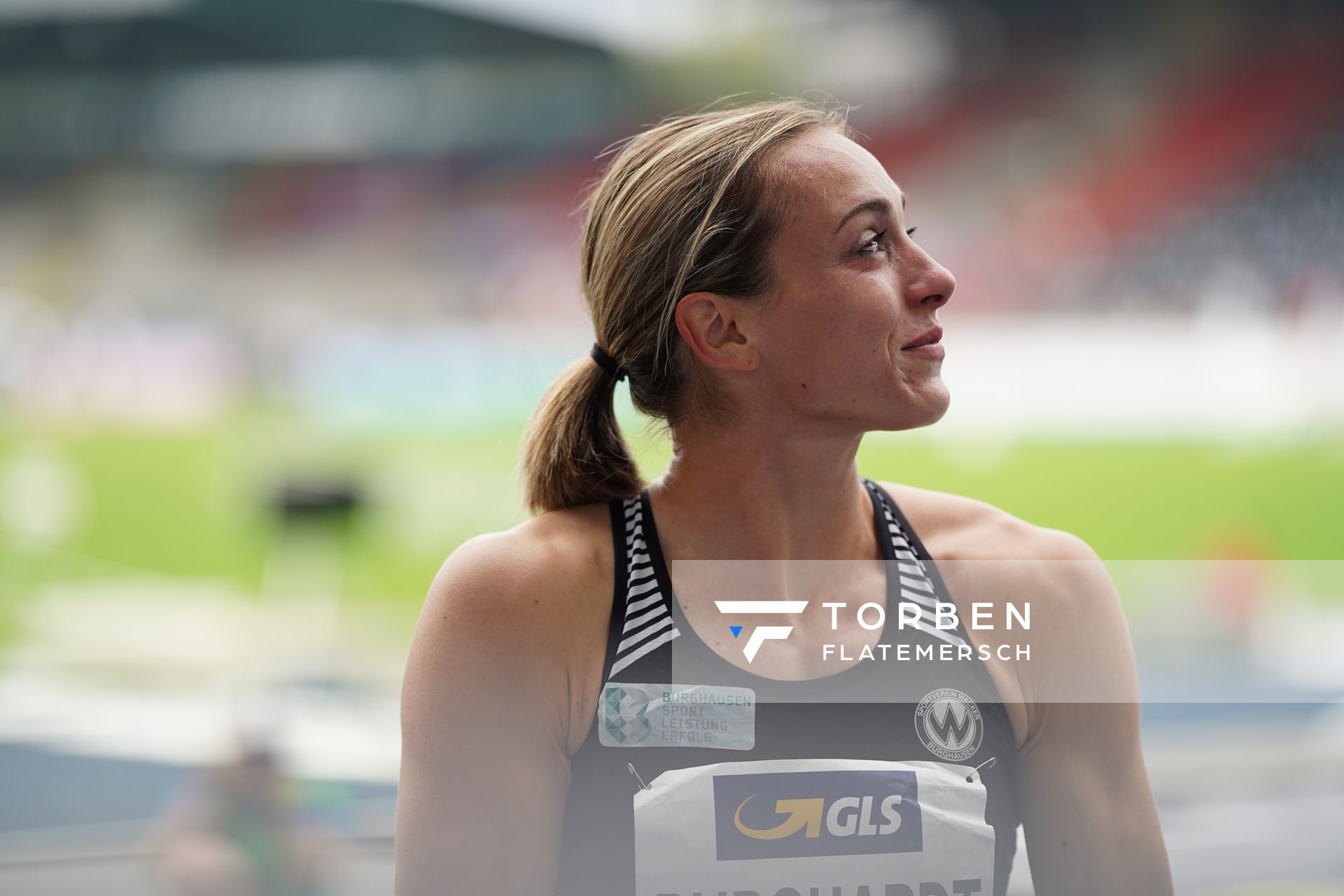 Alexandra Burghardt (LG Gendorf Wacker Burghausen) freut sich ueber ihren Titel und die Olympianorm am 05.06.2021 waehrend den deutschen Leichtathletik-Meisterschaften 2021 im Eintracht-Stadion in Braunschweig