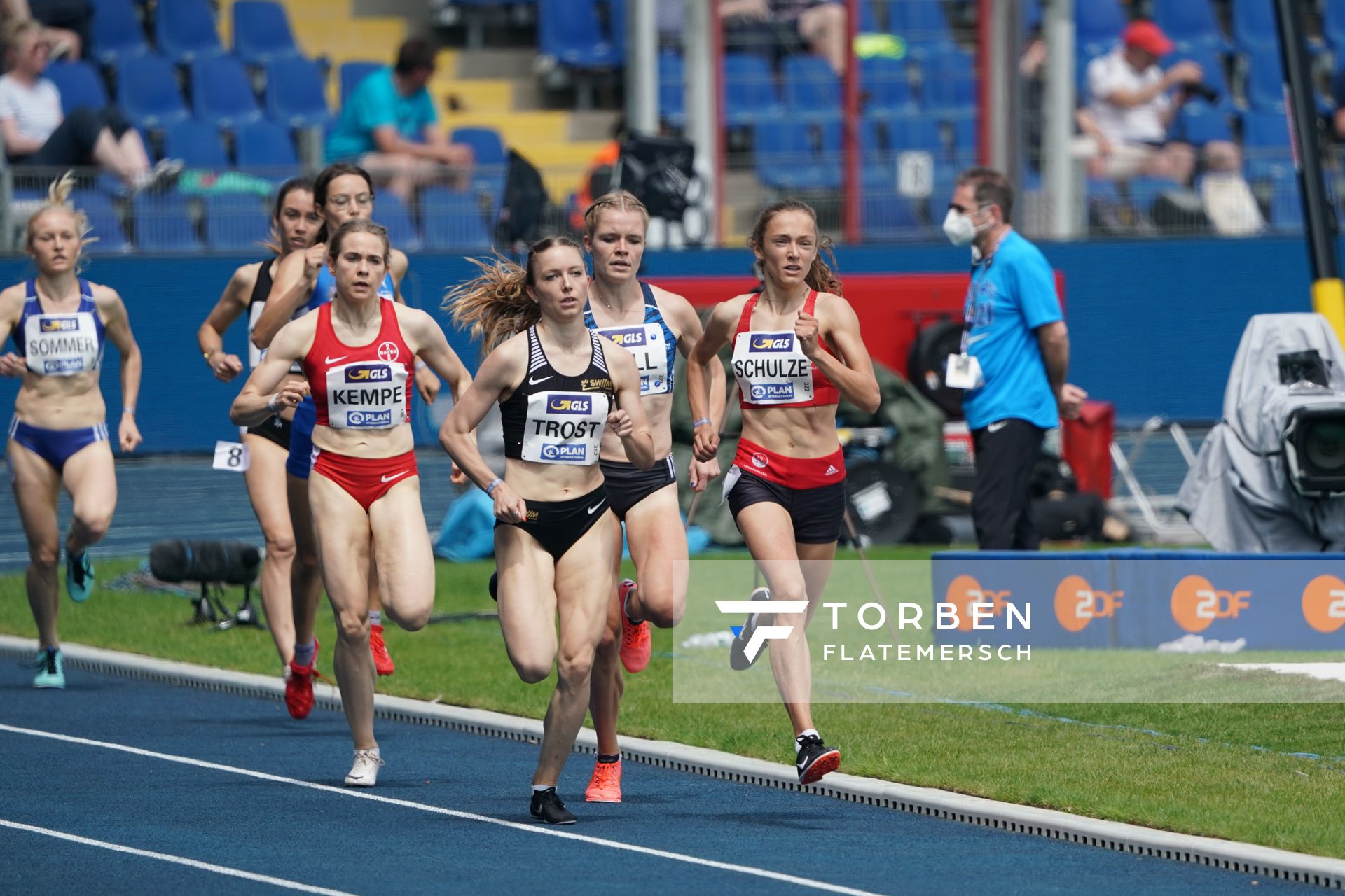 Sarah Fleur Schulze (VfL Eintracht Hannover) im 800m Vorlauf am 05.06.2021 waehrend den deutschen Leichtathletik-Meisterschaften 2021 im Eintracht-Stadion in Braunschweig