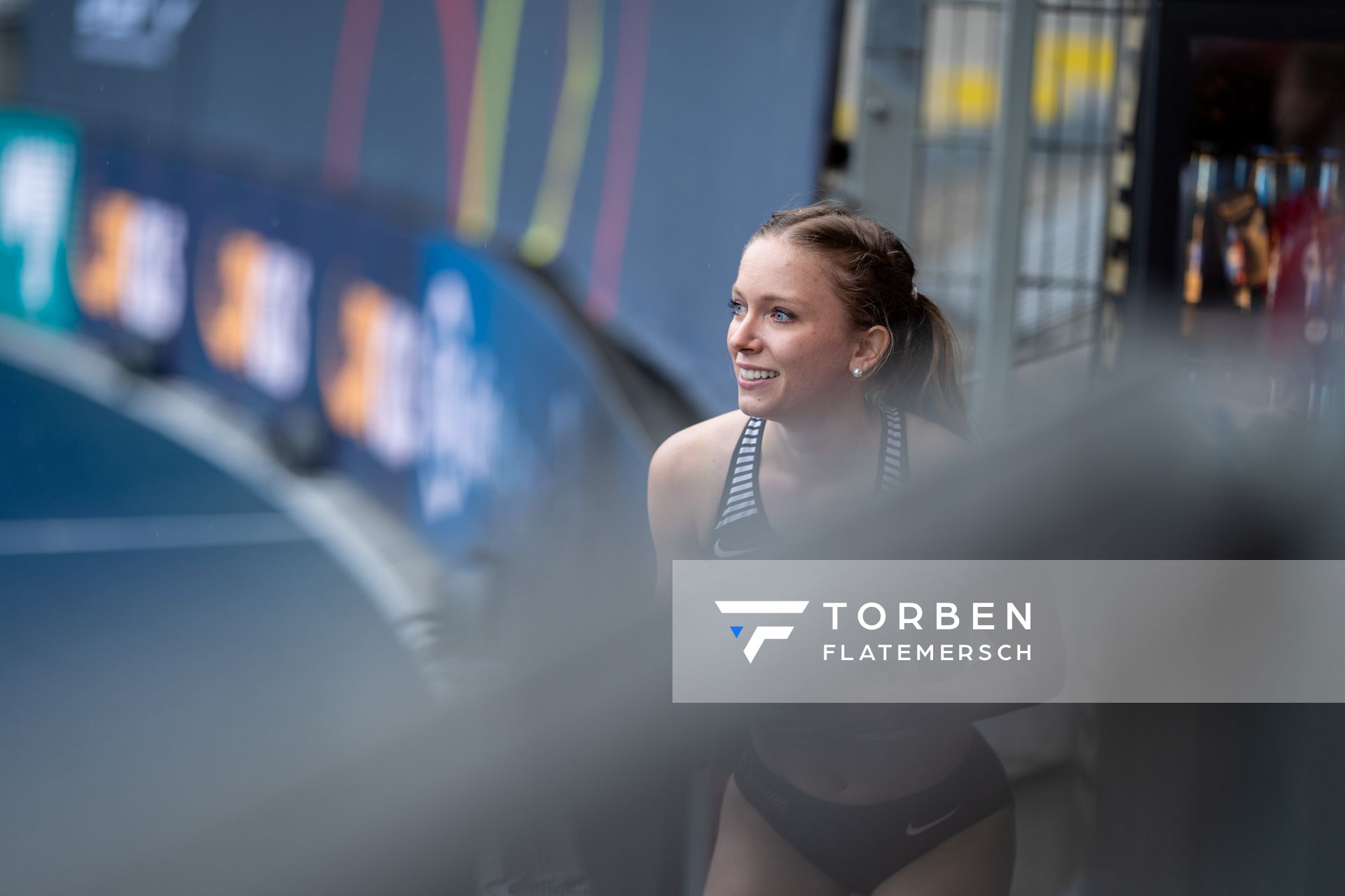 Katharina Trost (LG Stadtwerke Muenchen) feuert die 800m der Maenner an am 06.06.2021 waehrend den deutschen Leichtathletik-Meisterschaften 2021 im Eintracht-Stadion in Braunschweig