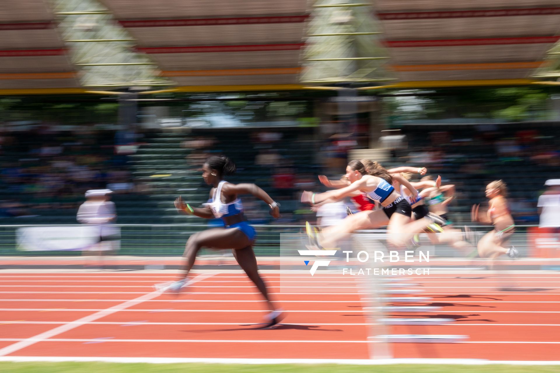 Huerdenlauf am 19.06.2021 waehrend den NLV + BLV Landesmeisterschaften im Jahnstadion in Göttingen