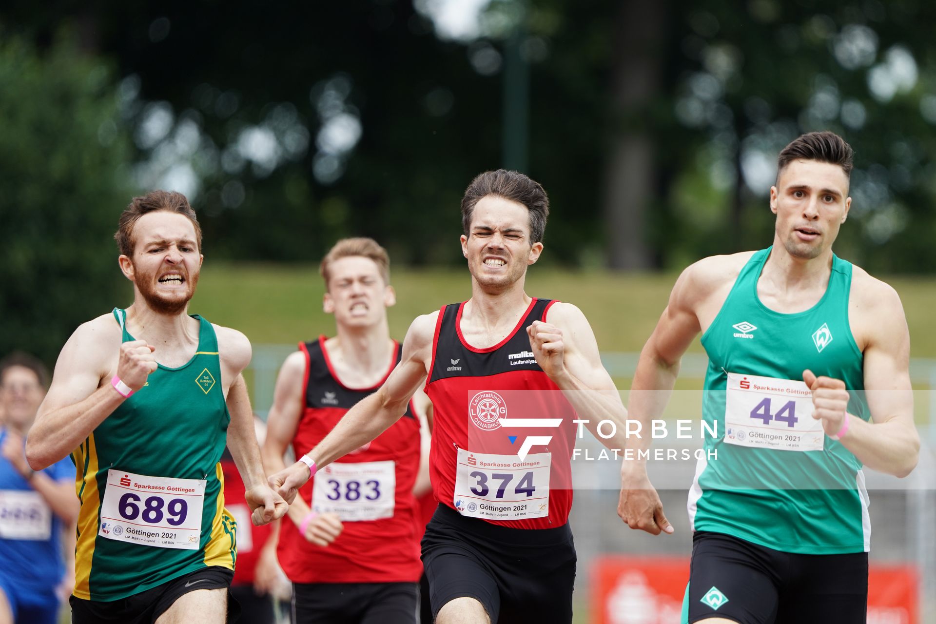 Fabian Riegelsberger (SV Werder Bremen), Robin Zernick (TuS Bothfeld)  und Marvin Dierker (LG Osnabrueck) ueber 800m am 20.06.2021 waehrend den NLV + BLV Landesmeisterschaften im Jahnstadion in Göttingen