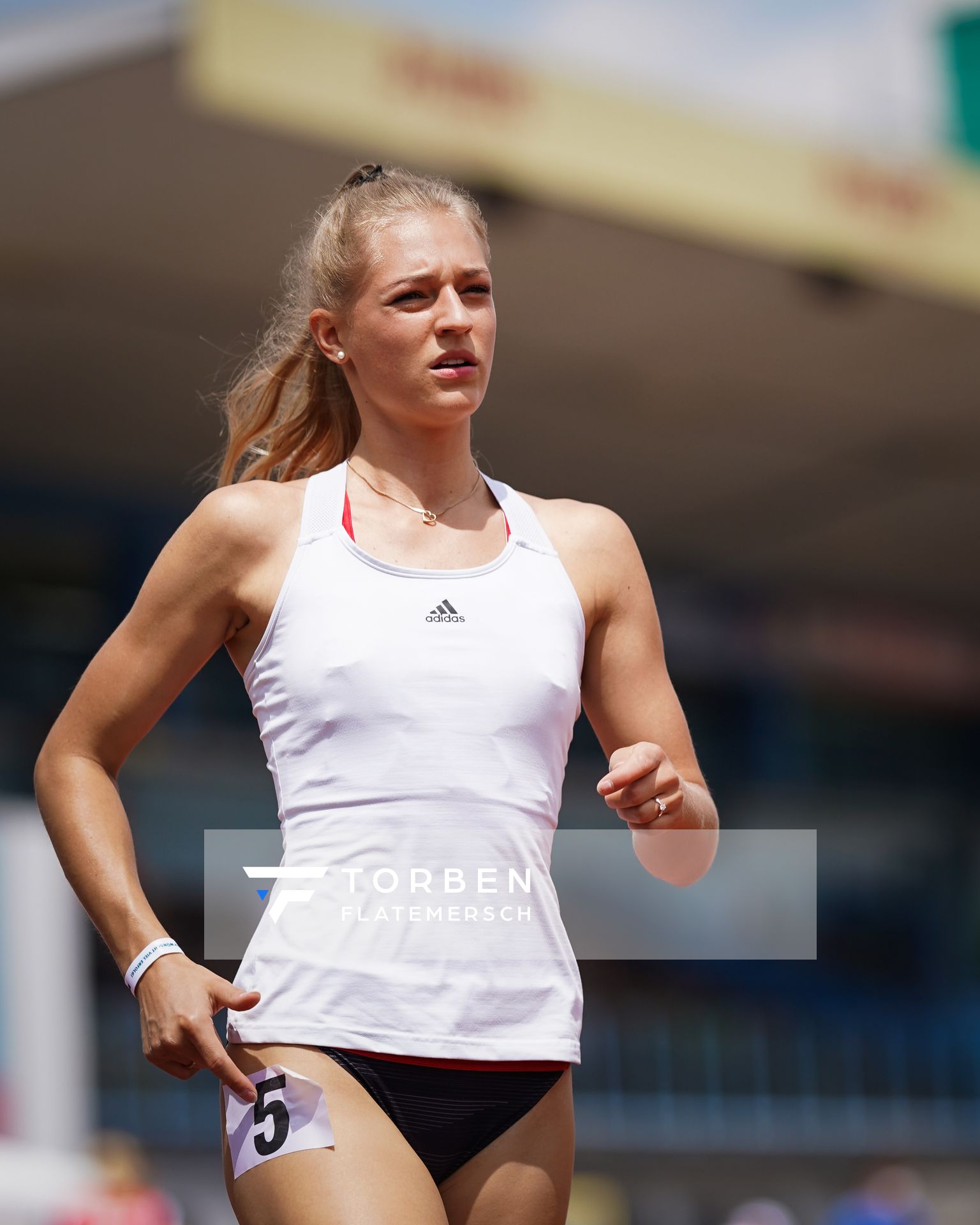 Luna Thiel (VfL Eintracht Hannover) vor dem 400m Vorlauf am 26.06.2021 waehrend den deutschen U23 Leichtathletik-Meisterschaften 2021 im Stadion Oberwerth in Koblenz