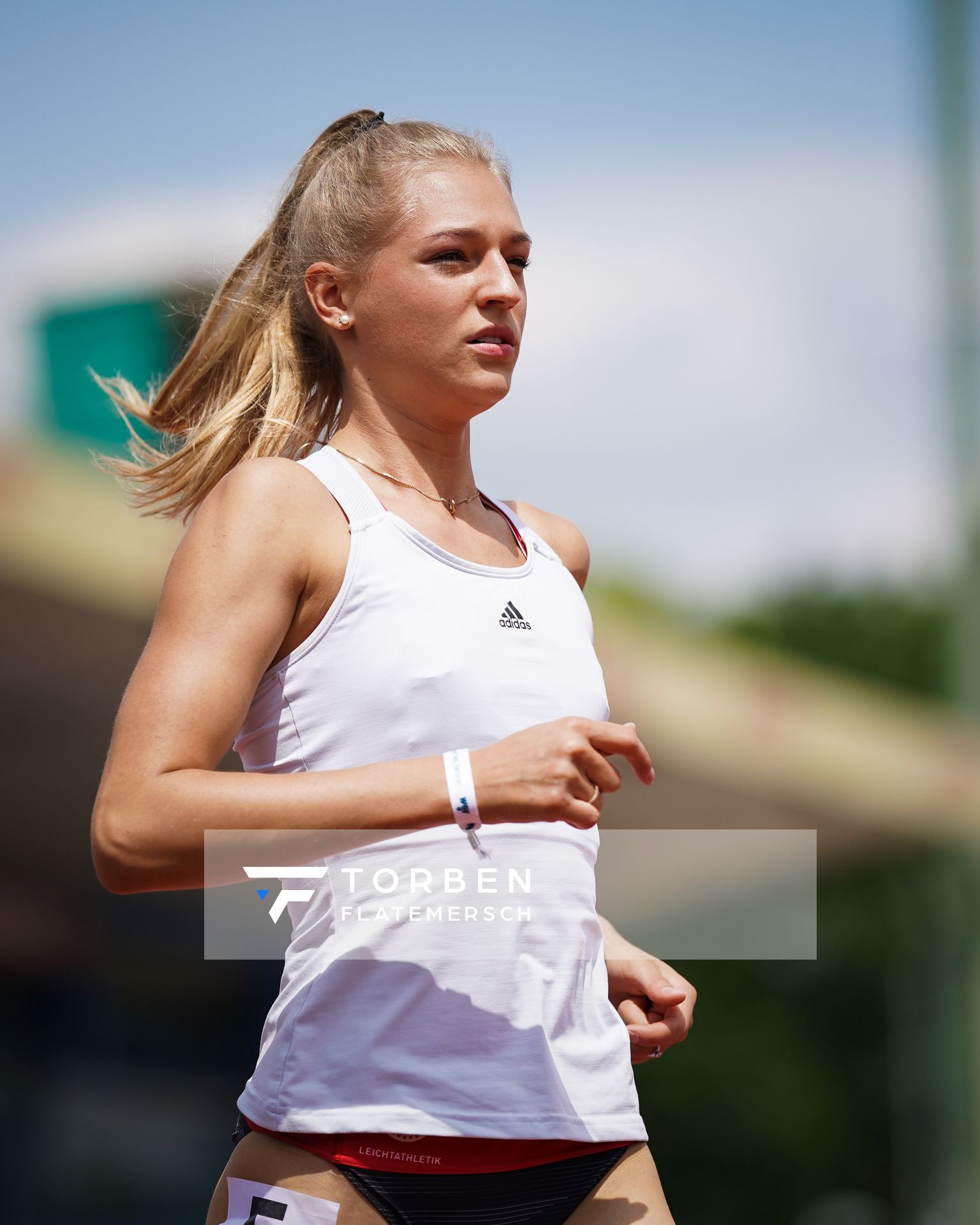 Luna Thiel (VfL Eintracht Hannover) vor dem 400m Vorlauf am 26.06.2021 waehrend den deutschen U23 Leichtathletik-Meisterschaften 2021 im Stadion Oberwerth in Koblenz