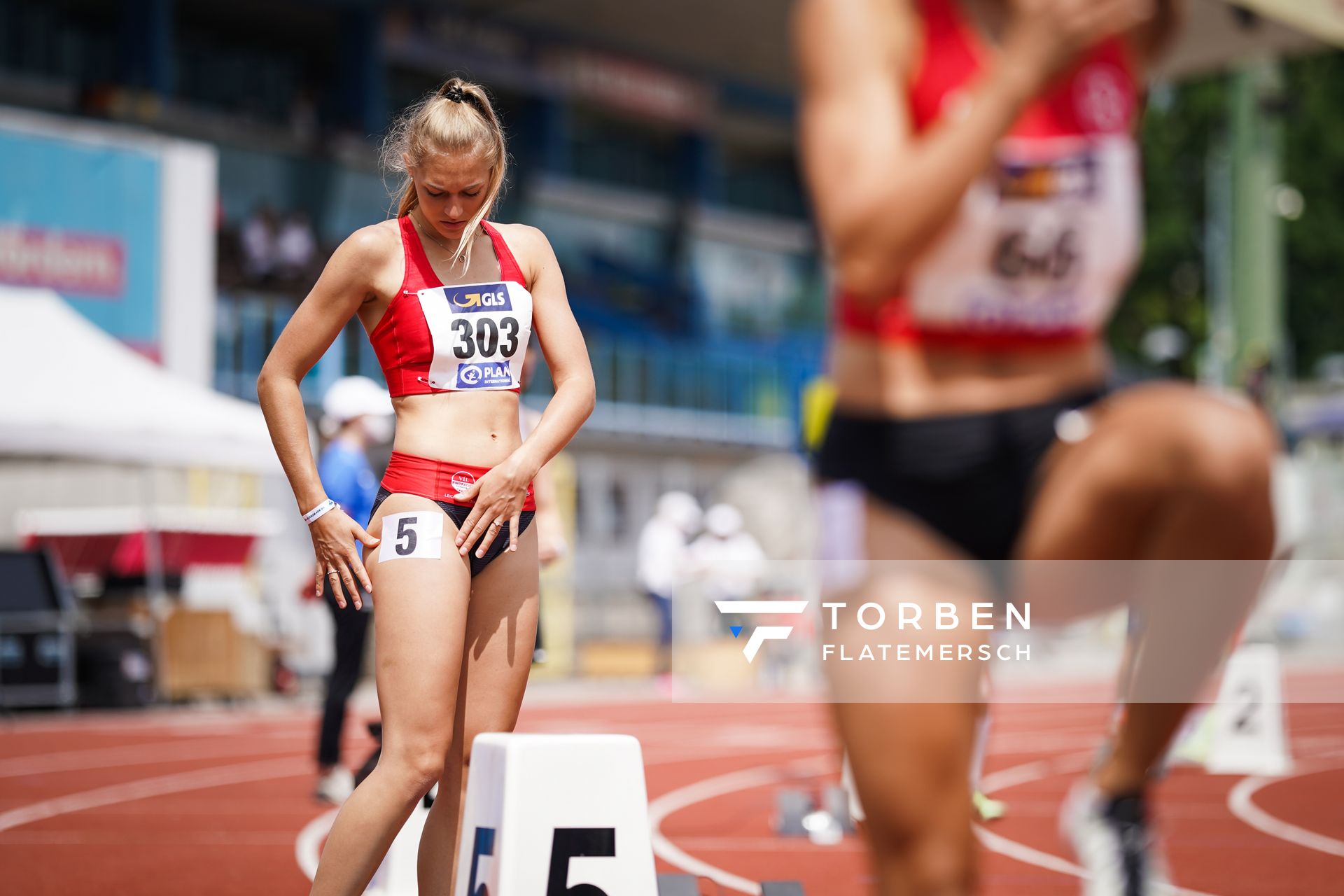 Luna Thiel (VfL Eintracht Hannover) vor dem 400m Vorlauf am 26.06.2021 waehrend den deutschen U23 Leichtathletik-Meisterschaften 2021 im Stadion Oberwerth in Koblenz