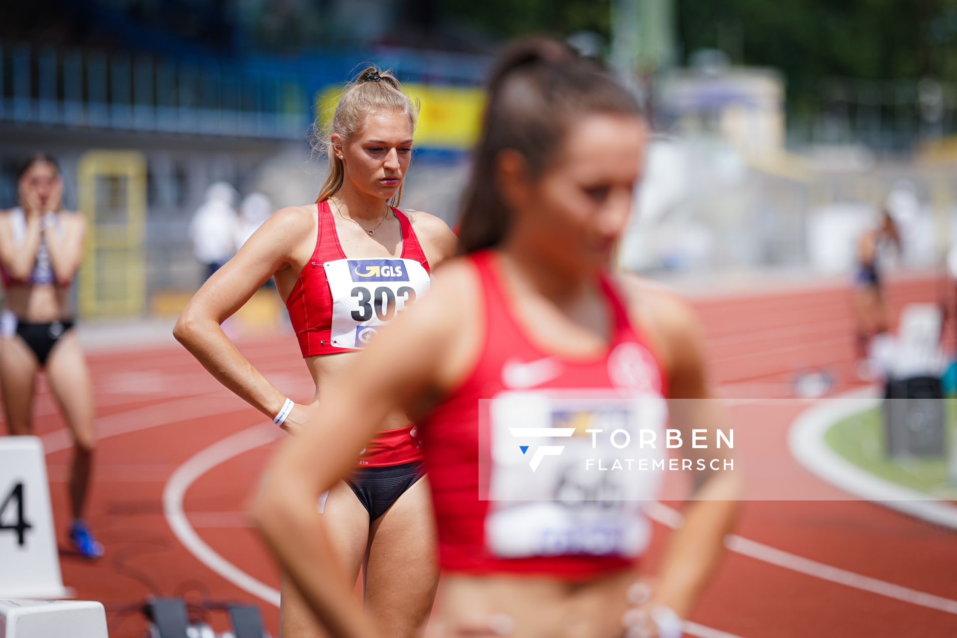 Luna Thiel (VfL Eintracht Hannover) vor dem 400m Vorlauf am 26.06.2021 waehrend den deutschen U23 Leichtathletik-Meisterschaften 2021 im Stadion Oberwerth in Koblenz