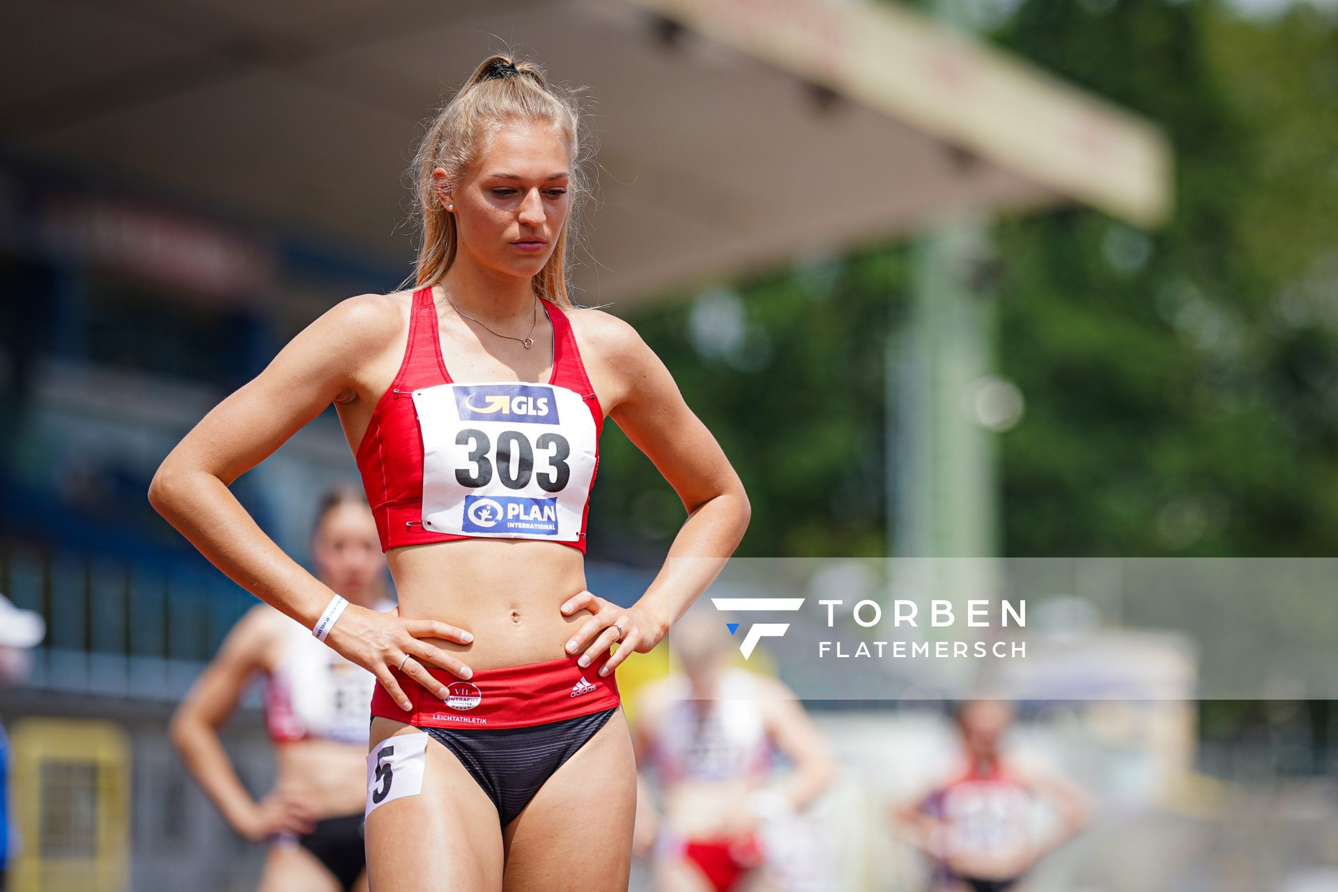Luna Thiel (VfL Eintracht Hannover) vor dem 400m Vorlauf am 26.06.2021 waehrend den deutschen U23 Leichtathletik-Meisterschaften 2021 im Stadion Oberwerth in Koblenz