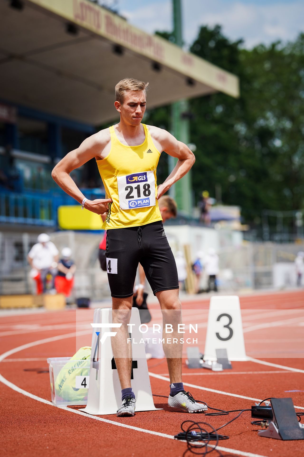 Luis Oberbeck (LG Goettingen) vor dem 400m Vorlauf am 26.06.2021 waehrend den deutschen U23 Leichtathletik-Meisterschaften 2021 im Stadion Oberwerth in Koblenz