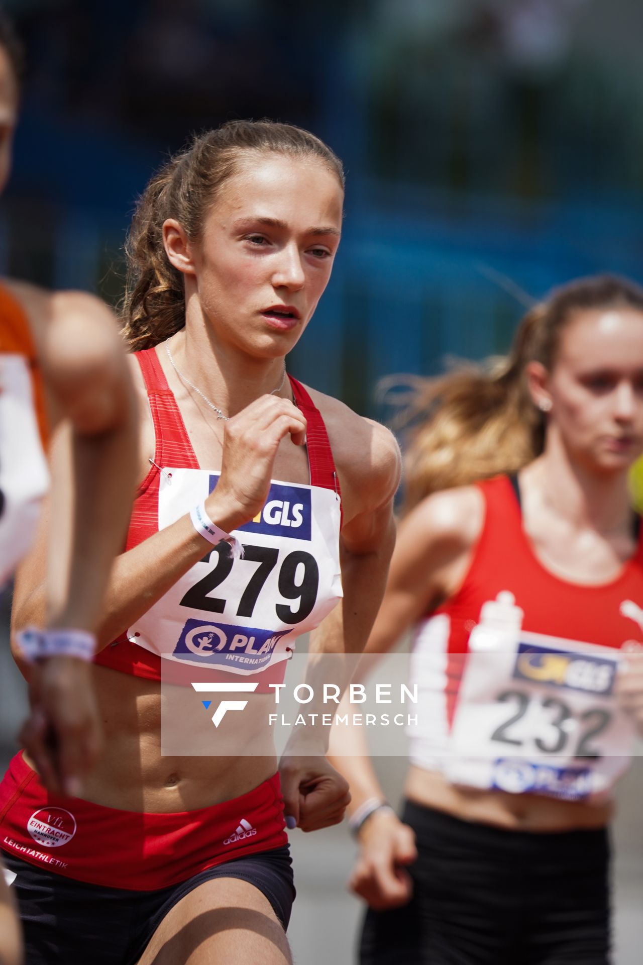 Sarah Fleur Schulze (VfL Eintracht Hannover) im 800m Vorlauf am 26.06.2021 waehrend den deutschen U23 Leichtathletik-Meisterschaften 2021 im Stadion Oberwerth in Koblenz