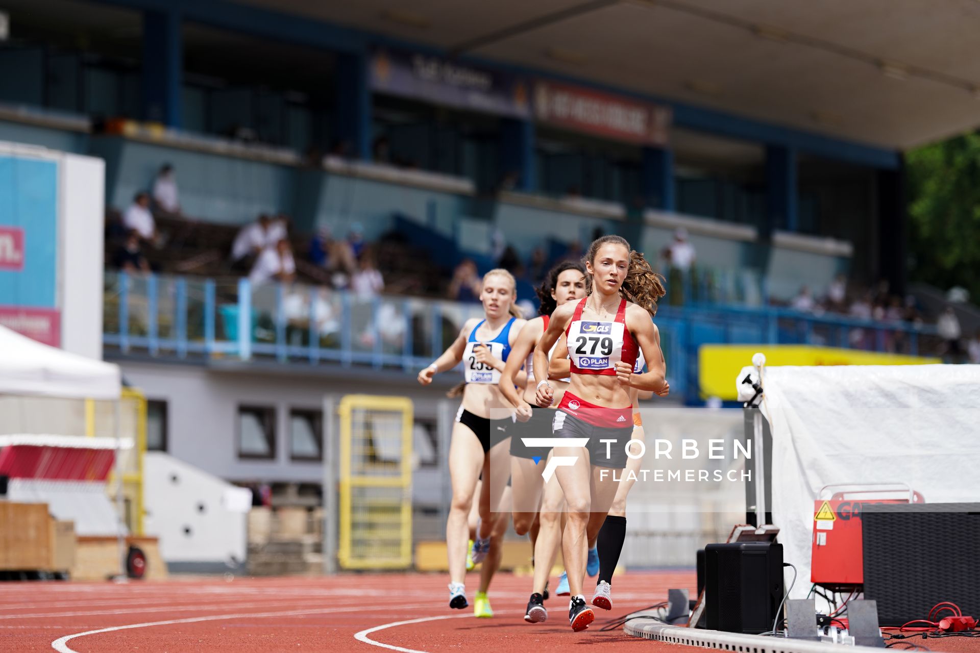 Sarah Fleur Schulze (VfL Eintracht Hannover) im 800m Vorlauf am 26.06.2021 waehrend den deutschen U23 Leichtathletik-Meisterschaften 2021 im Stadion Oberwerth in Koblenz