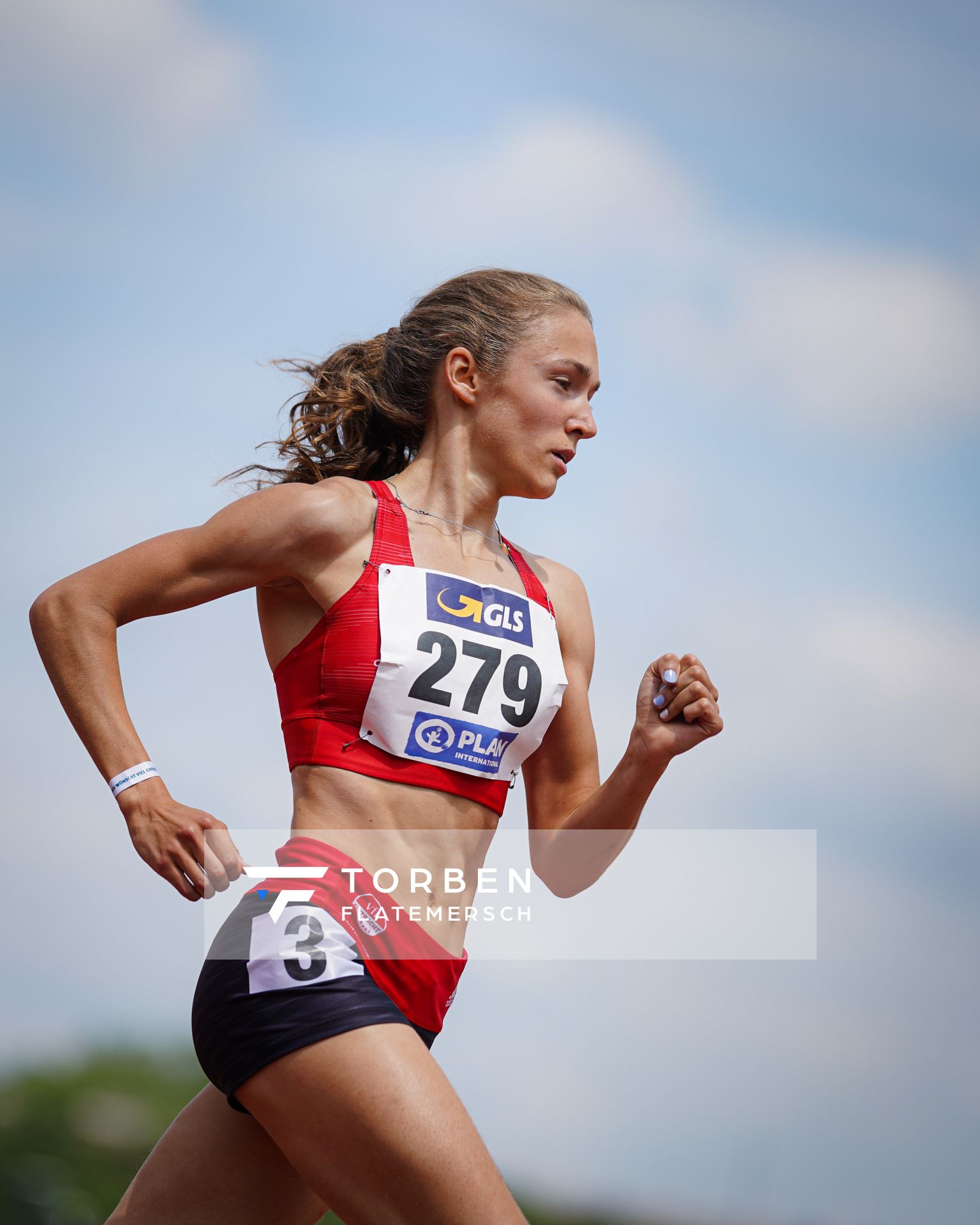 Sarah Fleur Schulze (VfL Eintracht Hannover) im 800m Vorlauf am 26.06.2021 waehrend den deutschen U23 Leichtathletik-Meisterschaften 2021 im Stadion Oberwerth in Koblenz