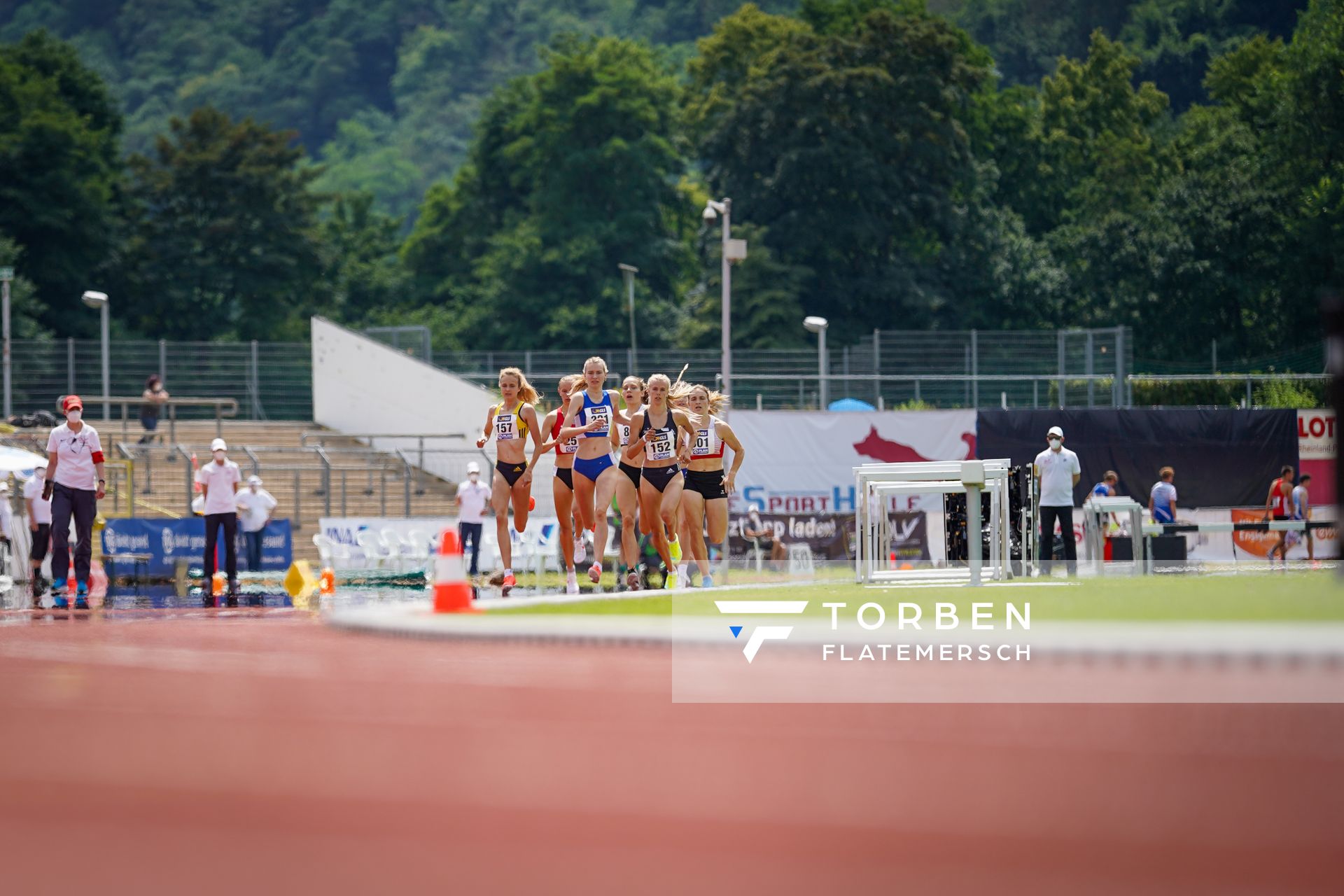 800m Vorlauf mit Xenia Krebs (VfL Loeningen) Majtie Kolberg (LG Kreis Ahrweiler) und Sophia Volkmer (TV Wetzlar) am 26.06.2021 waehrend den deutschen U23 Leichtathletik-Meisterschaften 2021 im Stadion Oberwerth in Koblenz