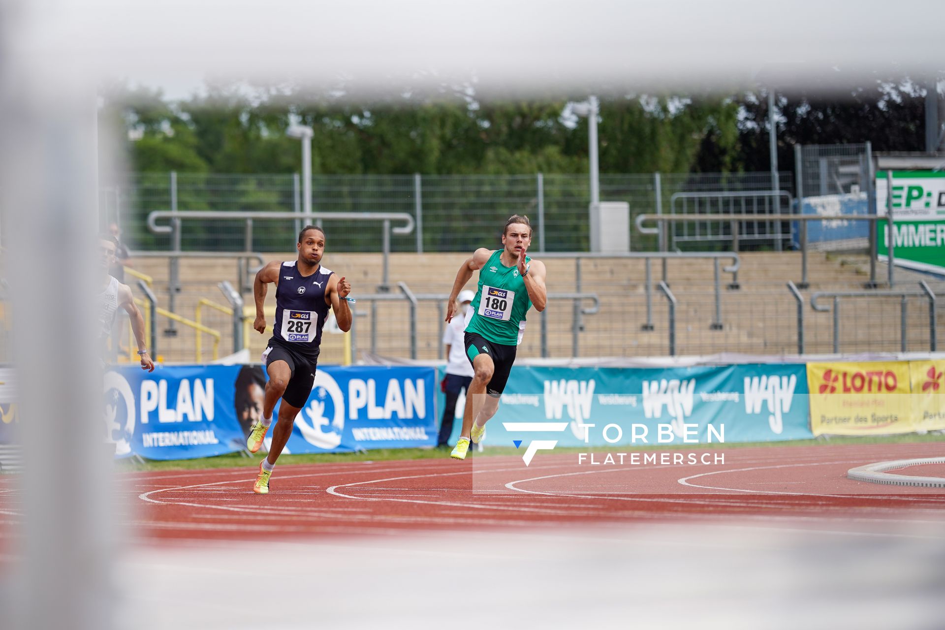 Milo Skupin-Alfa (LG Offenburg) neben Fabian Linne (SV Werder Bremen) am 27.06.2021 waehrend den deutschen U23 Leichtathletik-Meisterschaften 2021 im Stadion Oberwerth in Koblenz