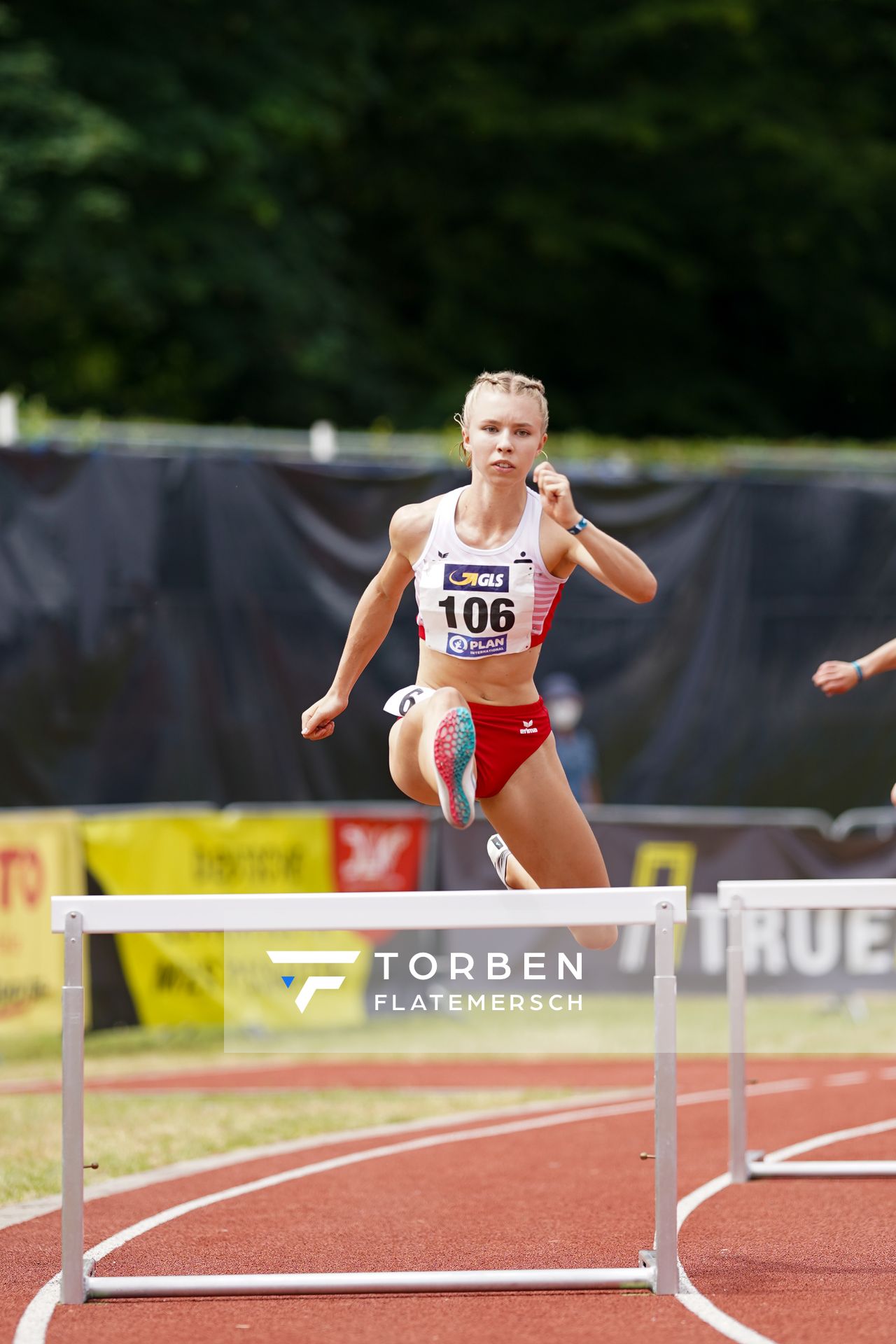 Viviane Heilmann (Sportclub Magdeburg) im 400m Huerden Finale am 27.06.2021 waehrend den deutschen U23 Leichtathletik-Meisterschaften 2021 im Stadion Oberwerth in Koblenz