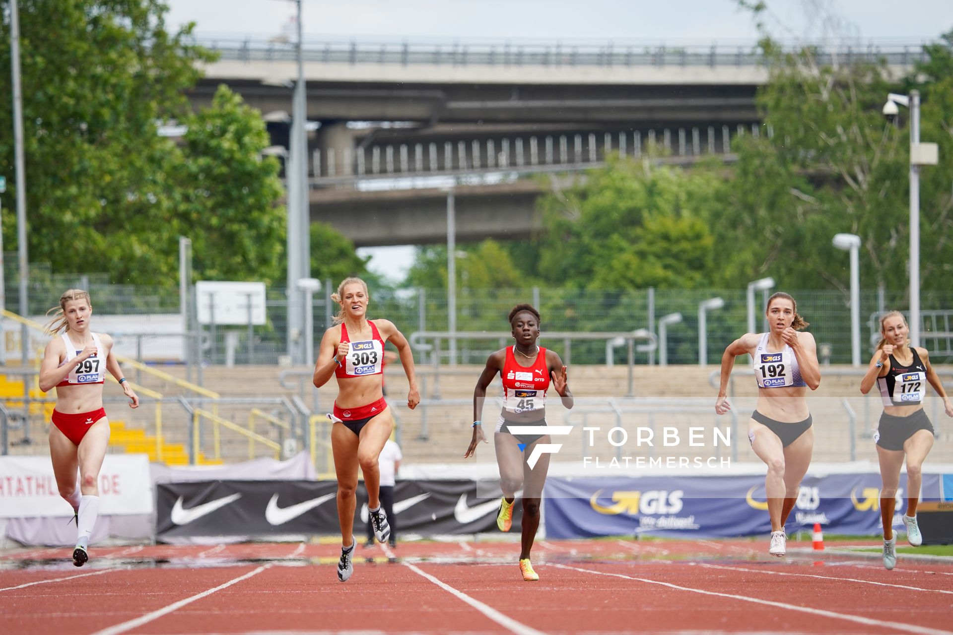 Lara-Noelle Steinbrecher (Sportclub Magdeburg), Luna Thiel (VfL Eintracht Hannover) im 400m Finale am 27.06.2021 waehrend den deutschen U23 Leichtathletik-Meisterschaften 2021 im Stadion Oberwerth in Koblenz