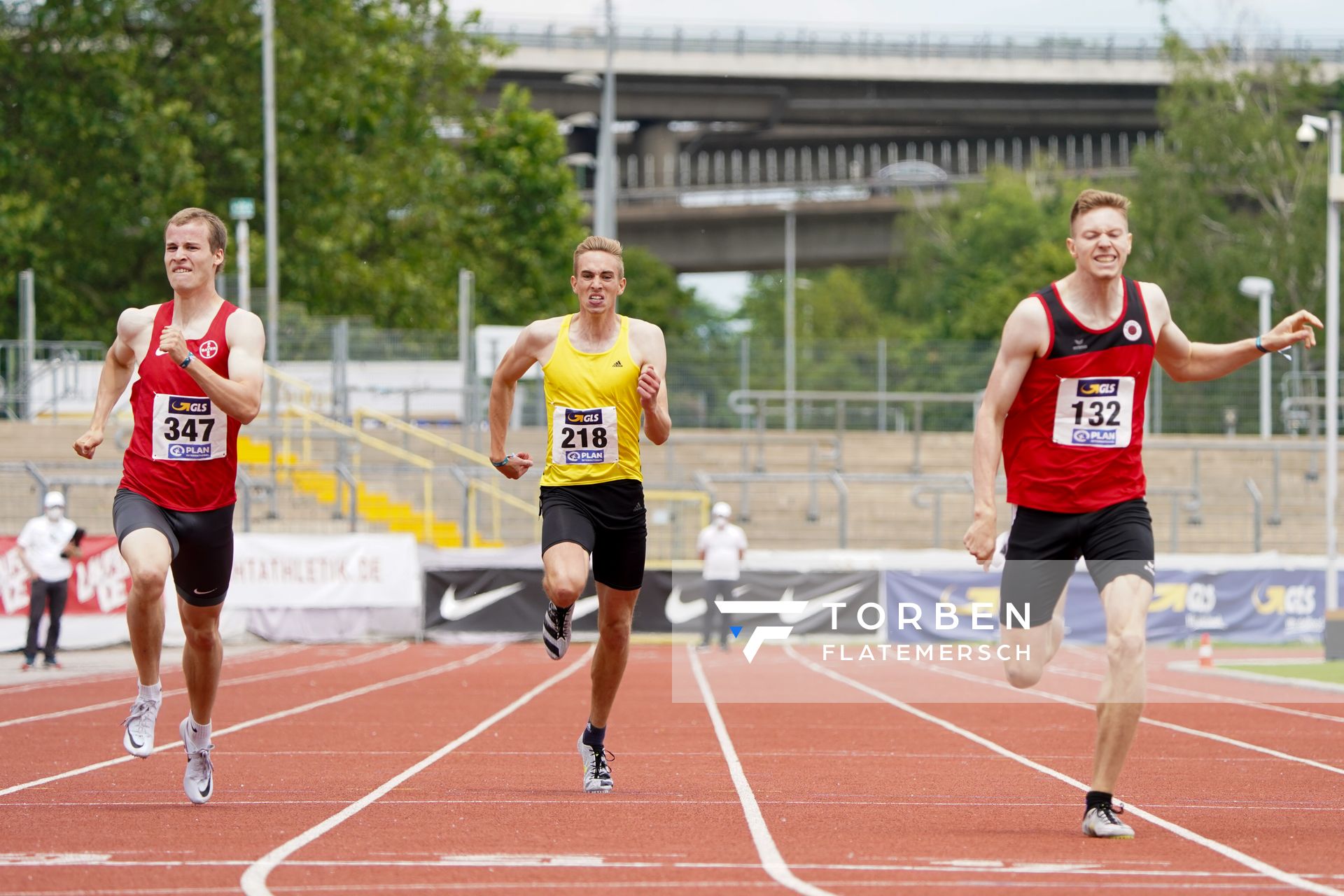 Ben Zapka (TSV Bayer 04 Leverkusen), Luis Oberbeck (LG Goettingen), Kevin Joite (Dresdner SC 1898) im 400m Finale am 27.06.2021 waehrend den deutschen U23 Leichtathletik-Meisterschaften 2021 im Stadion Oberwerth in Koblenz