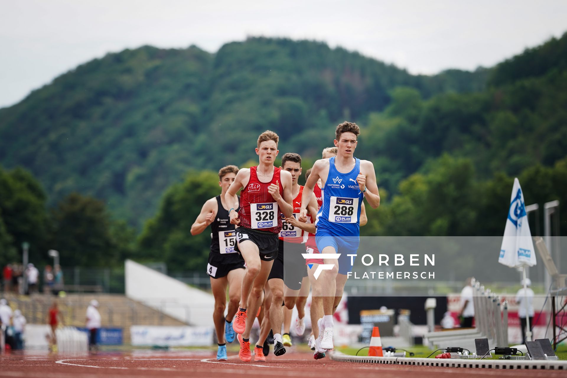 Maximilian Sluka (TV Wattenscheid 01) vor Sven Wagner (Koenigsteiner LV) am 27.06.2021 waehrend den deutschen U23 Leichtathletik-Meisterschaften 2021 im Stadion Oberwerth in Koblenz