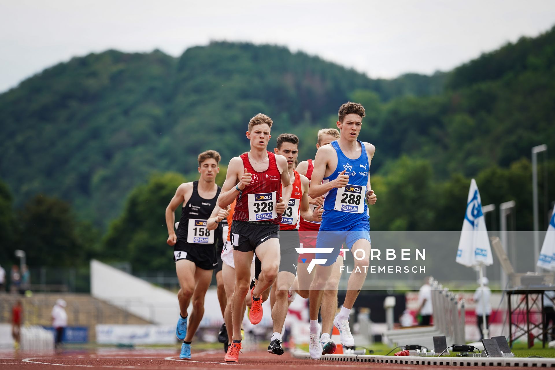 Maximilian Sluka (TV Wattenscheid 01) vor Sven Wagner (Koenigsteiner LV) am 27.06.2021 waehrend den deutschen U23 Leichtathletik-Meisterschaften 2021 im Stadion Oberwerth in Koblenz