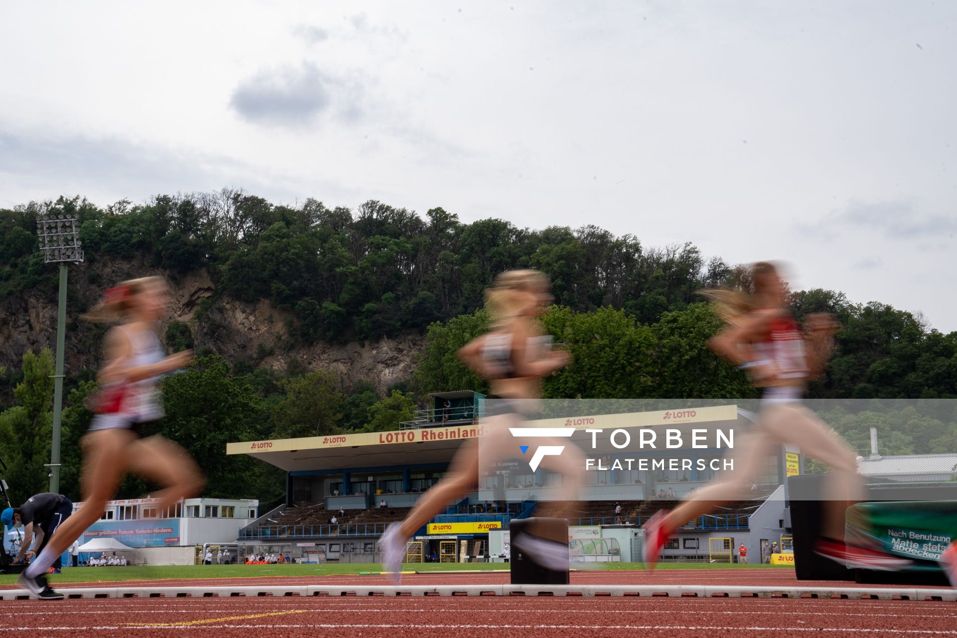 5000m Laeuferinnen am 27.06.2021 waehrend den deutschen U23 Leichtathletik-Meisterschaften 2021 im Stadion Oberwerth in Koblenz