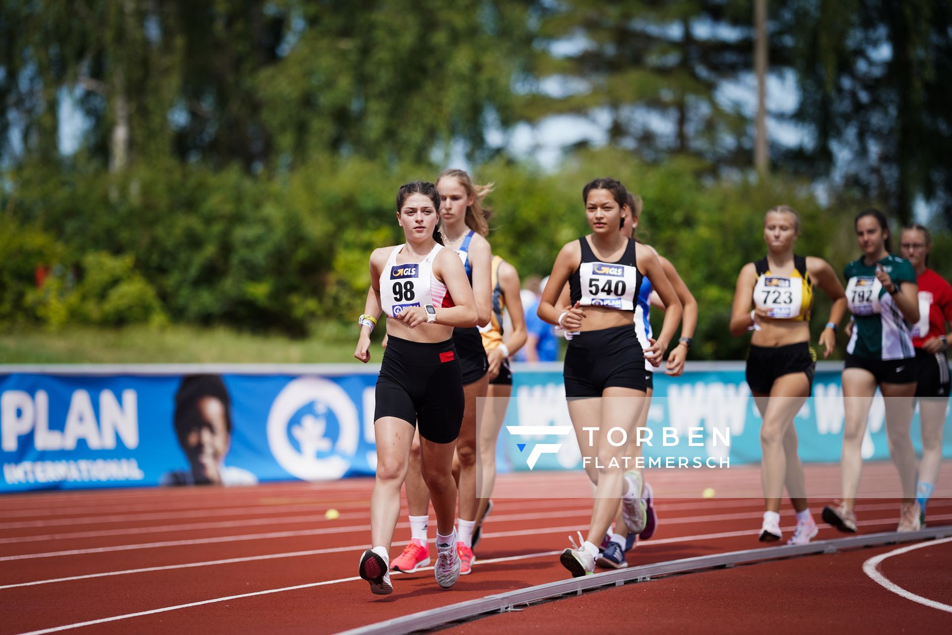 Geherinnen Lena Sonntag (SC Potsdam), Ila Elbert (ART Duesseldorf) am 30.07.2021 waehrend den deutschen Leichtathletik-Jugendmeisterschaften 2021 in Rostock