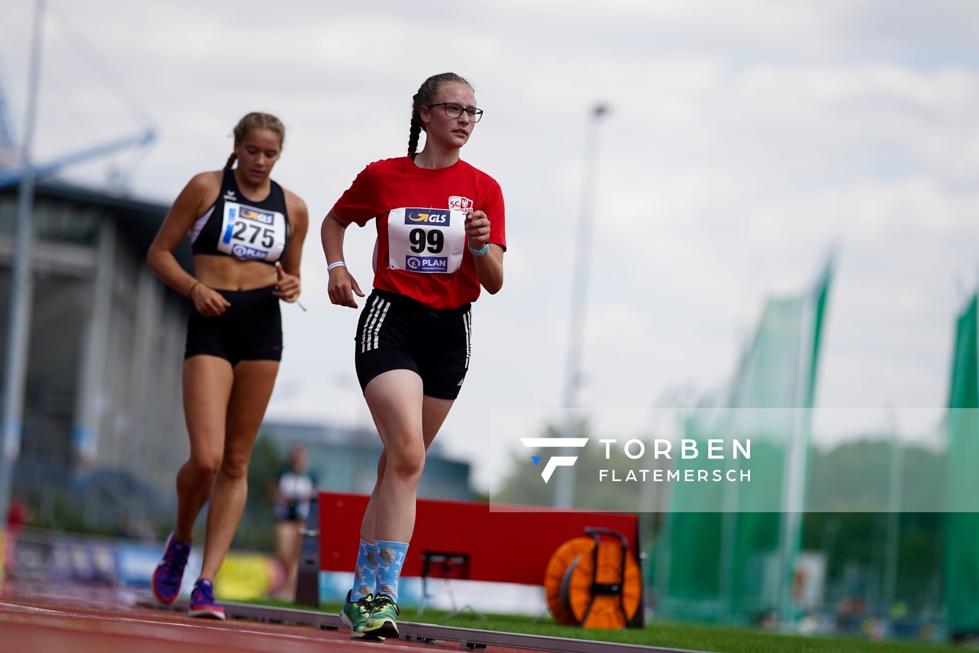 Geherinnen Lucy Steffen (SC Potsdam) vor Djamila Juergens (TSV Kranzegg) am 30.07.2021 waehrend den deutschen Leichtathletik-Jugendmeisterschaften 2021 in Rostock