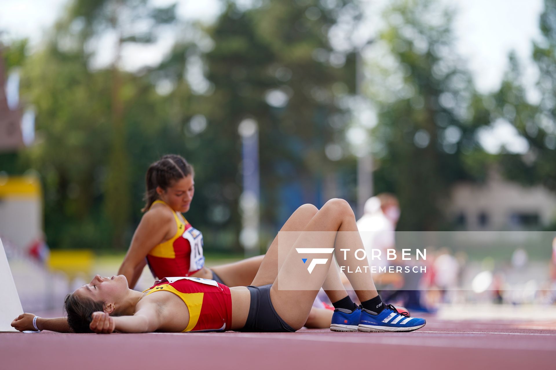 Sina Riedel (ASV Erfurt) im Ziel am 30.07.2021 waehrend den deutschen Leichtathletik-Jugendmeisterschaften 2021 in Rostock