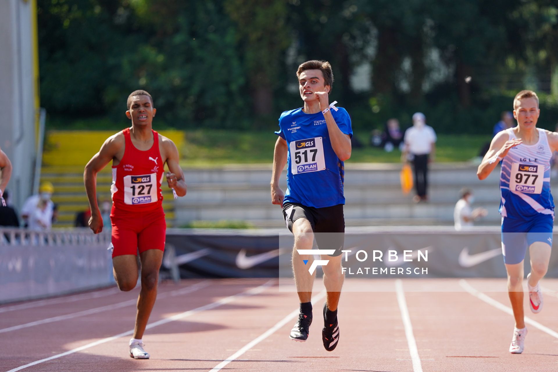 V.L.n.R.:  Joseph Mouaha (LG Nord Berlin), Laurenz Badenhop (TV Jahn Walsrode), Julian Graubner (LG Leinfelden-Echterdingen) im 400m Vorlauf am 30.07.2021 waehrend den deutschen Leichtathletik-Jugendmeisterschaften 2021 in Rostock