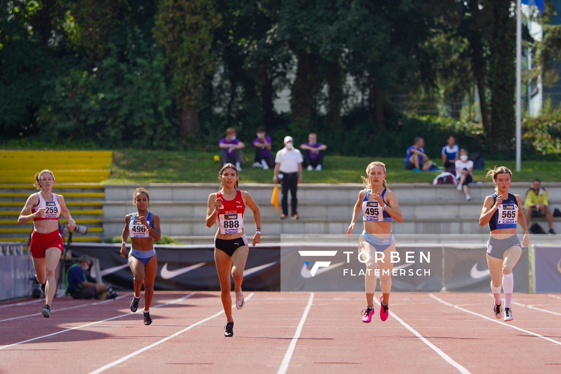 V.L.n.R.: Miriam Kauer (TSV 1860 Rosenheim), Hannah Omer (Rukeli Trollmann e. V.), Anna Malia Hense (LG Olympia Dortmund), Sarina Barth (Rukeli Trollmann e. V.), Tessa Srumf (LAV Bayer Uerdingen/Dormagen) im 400m Vorlauf am 30.07.2021 waehrend den deutschen Leichtathletik-Jugendmeisterschaften 2021 in Rostock