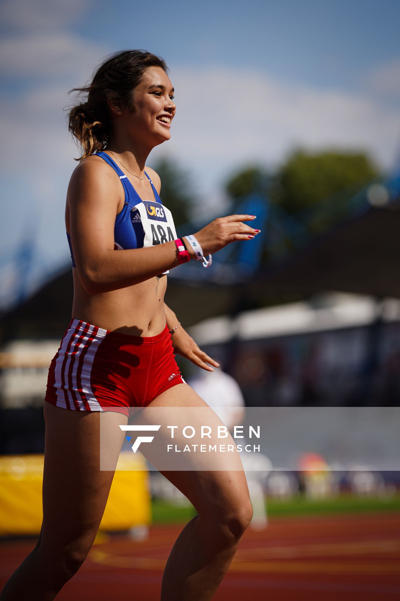 Jennifer Laura Soetebier (LG Nordheide) freut sich ueber 1,74m beim Hochsprung am 30.07.2021 waehrend den deutschen Leichtathletik-Jugendmeisterschaften 2021 in Rostock