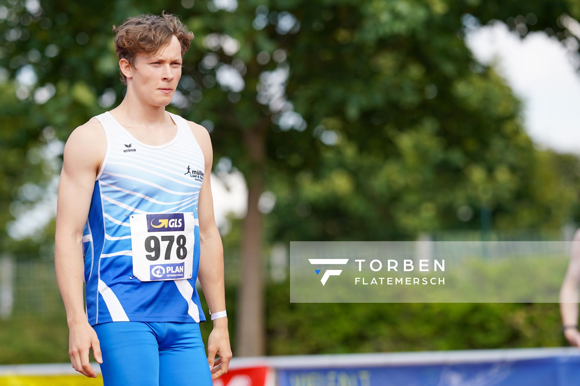 Samuel Werner (LG Nagoldtal) vor dem 400m Vorlauf am 30.07.2021 waehrend den deutschen Leichtathletik-Jugendmeisterschaften 2021 in Rostock