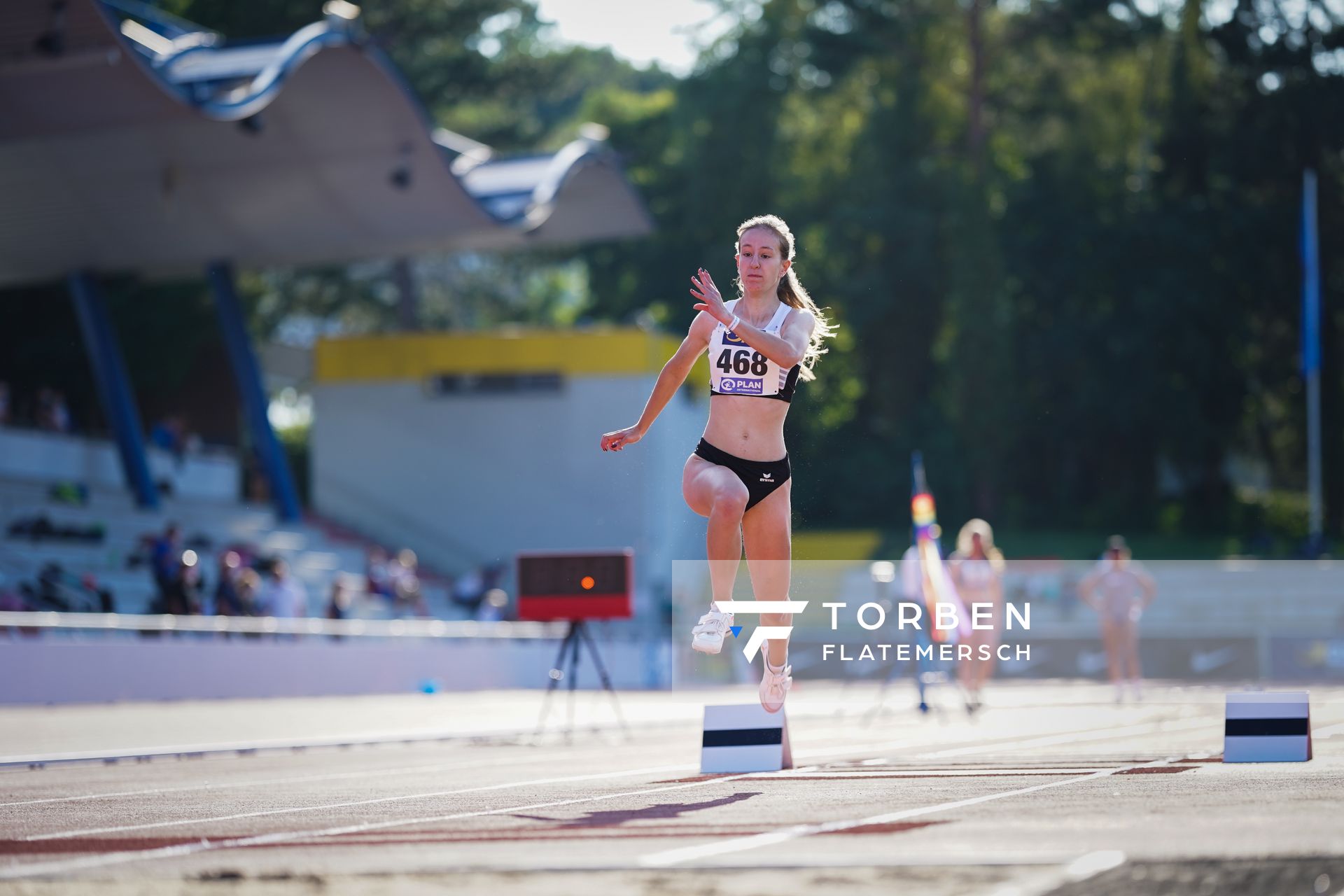 Emily Pischke (Hannover 96) im Dreisprung am 30.07.2021 waehrend den deutschen Leichtathletik-Jugendmeisterschaften 2021 in Rostock