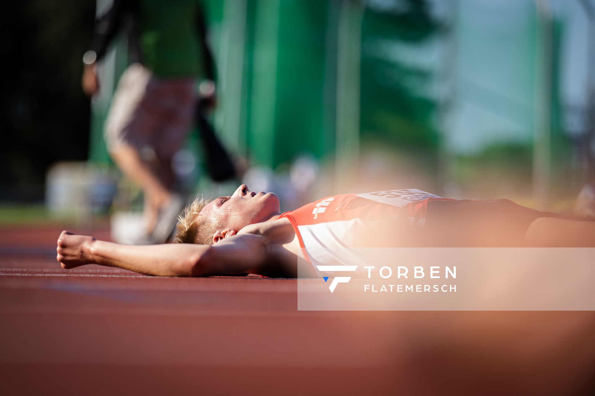 Jonas Patri (Aachener TG) nach dem 3000m Lauf am 30.07.2021 waehrend den deutschen Leichtathletik-Jugendmeisterschaften 2021 in Rostock