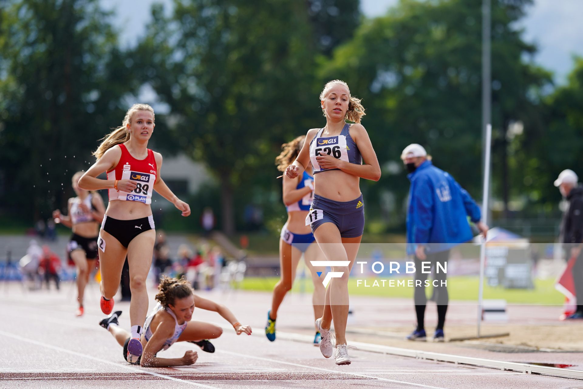 Carolin Hinrichs (VfL Loeningen) gewinnt die 1500m in der U18 am 31.07.2021 waehrend den deutschen Leichtathletik-Jugendmeisterschaften 2021 in Rostock (Tag 2)