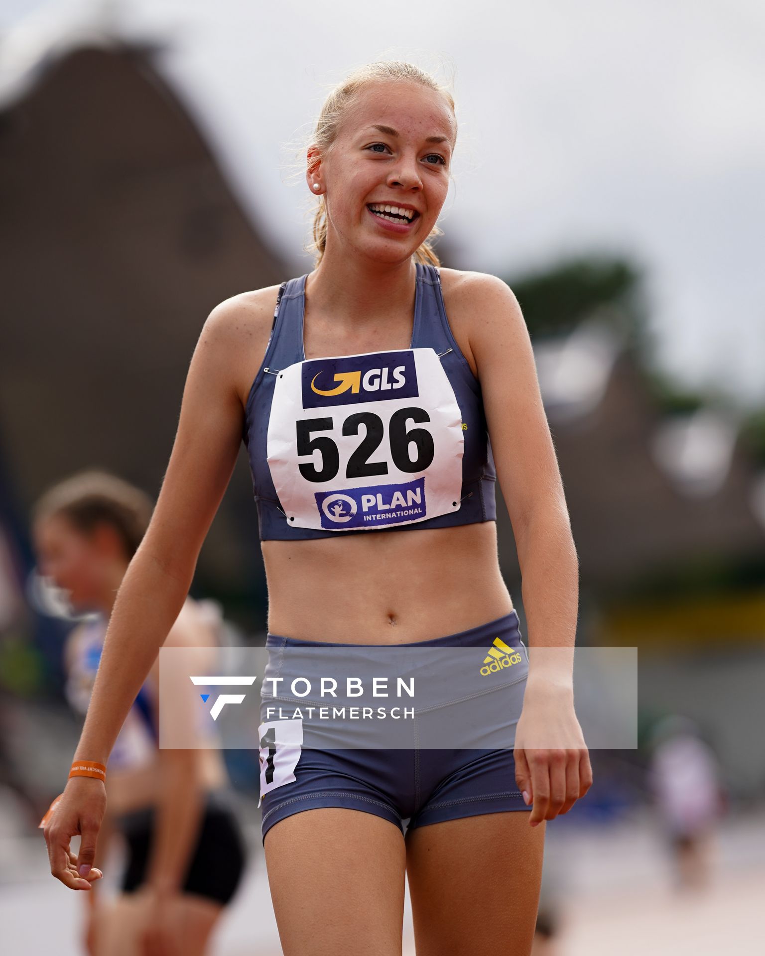 Carolin Hinrichs (VfL Loeningen) gewinnt die 1500m in der U18 am 31.07.2021 waehrend den deutschen Leichtathletik-Jugendmeisterschaften 2021 in Rostock (Tag 2)