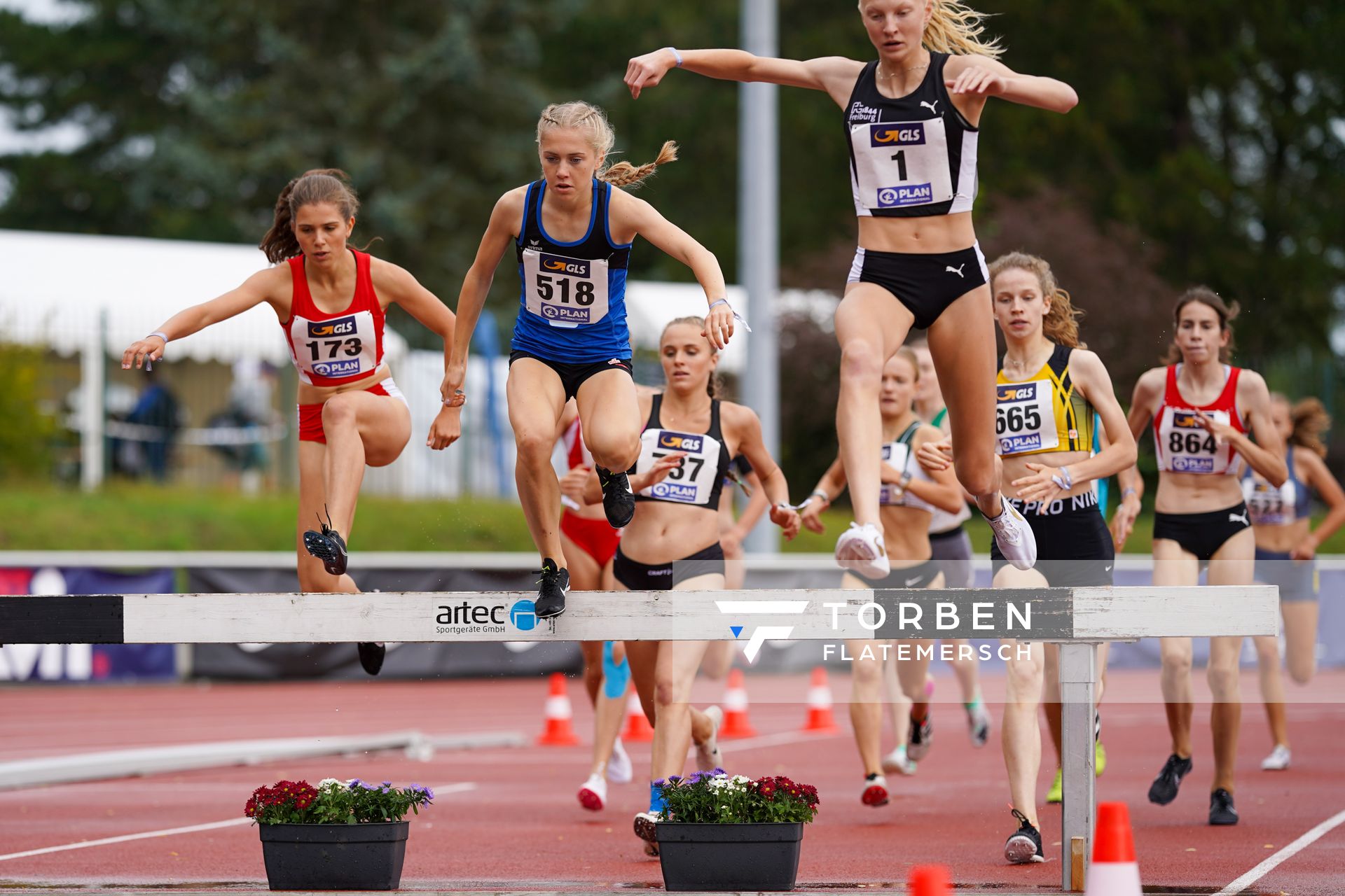 Laura Eisenreich (LAC Passau), Ronja Funck (TV Jahn Walsrode) am 01.08.2021 waehrend den deutschen Leichtathletik-Jugendmeisterschaften 2021 in Rostock (Tag 3)