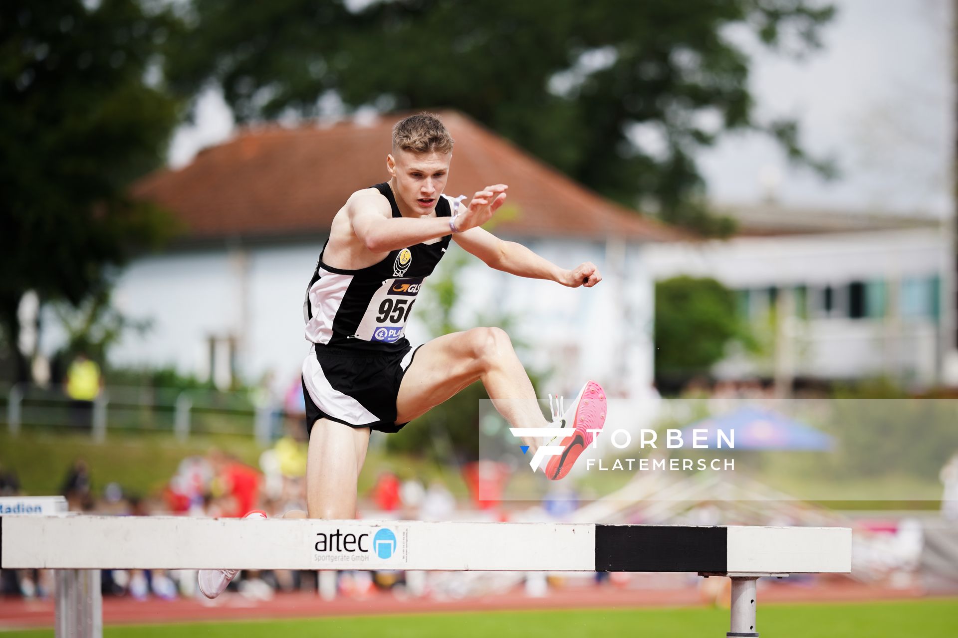 Kurt Lauer (LAZ Ludwigsburg) ueber 2000m Hindernis am 01.08.2021 waehrend den deutschen Leichtathletik-Jugendmeisterschaften 2021 in Rostock (Tag 3)