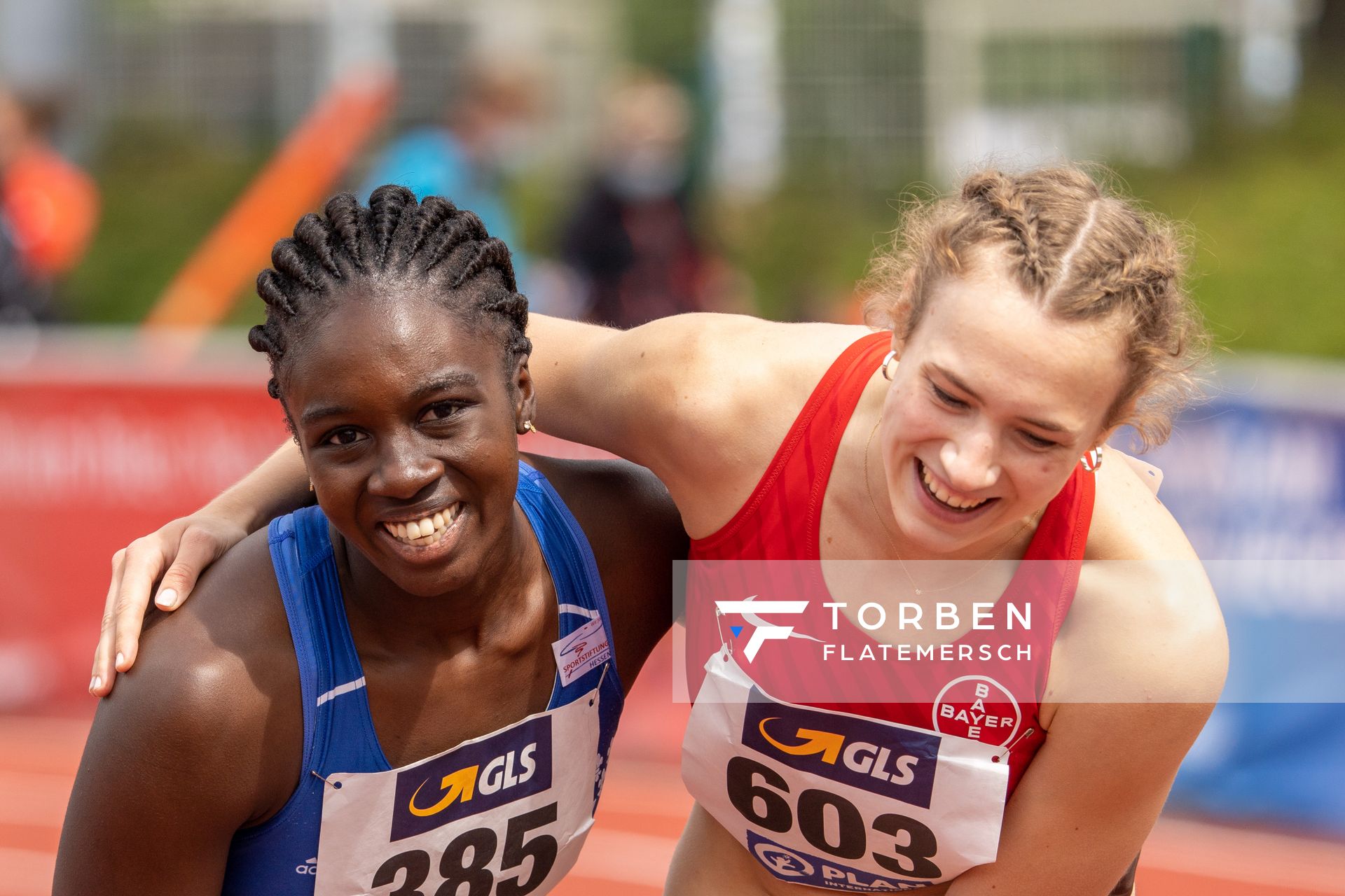 Hawa Jalloh (Wiesbadener LV) und Marlene Meier (TSV Bayer 04 Leverkusen) am 01.08.2021 waehrend den deutschen Leichtathletik-Jugendmeisterschaften 2021 in Rostock (Tag 3)