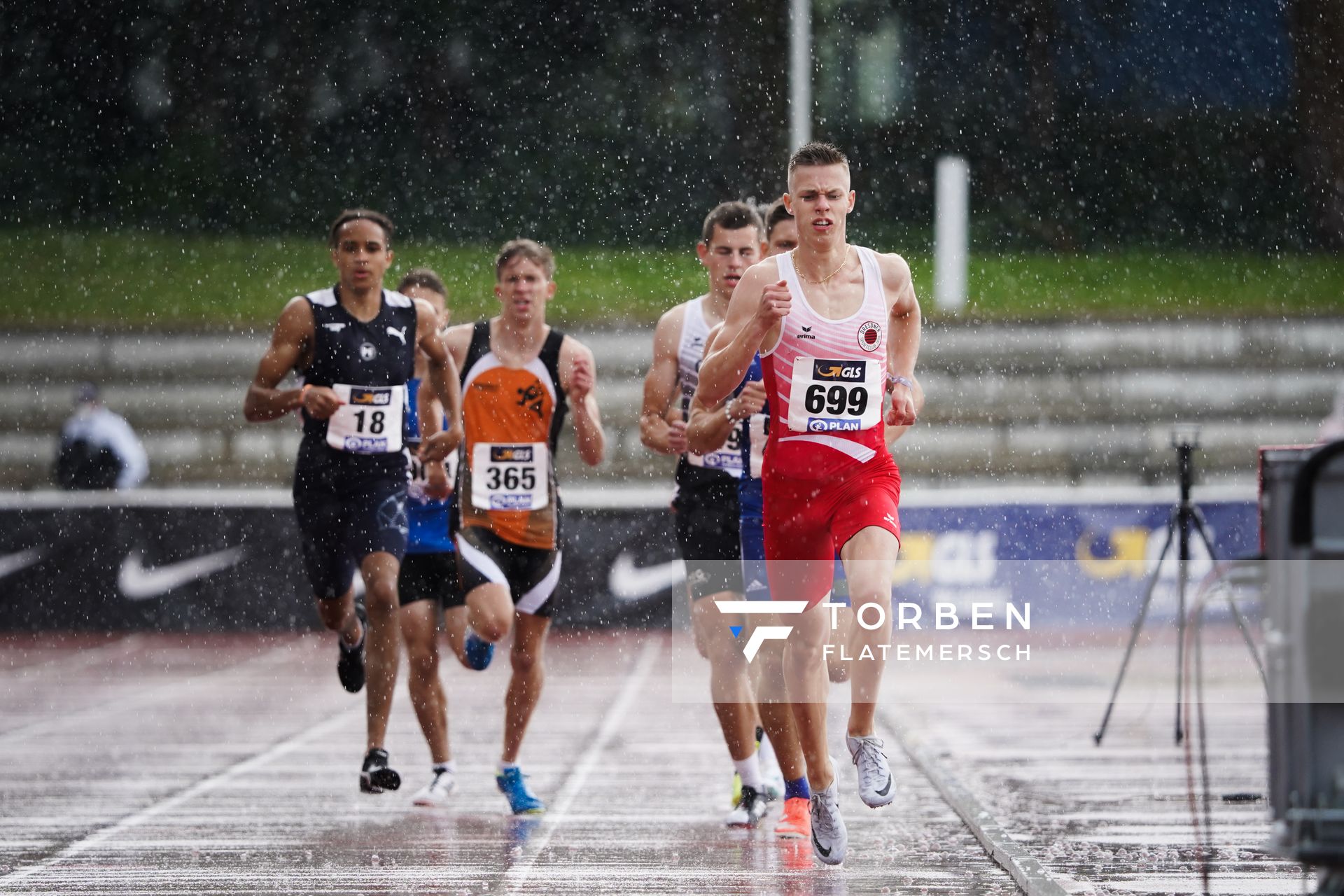 Till Woldrich (Dresdner SC 1898) im Regen am 01.08.2021 waehrend den deutschen Leichtathletik-Jugendmeisterschaften 2021 in Rostock (Tag 3)