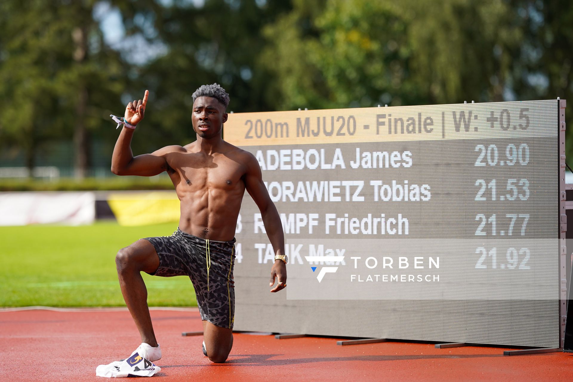 James Adebola (SCC Berlin) am 01.08.2021 waehrend den deutschen Leichtathletik-Jugendmeisterschaften 2021 in Rostock (Tag 3)