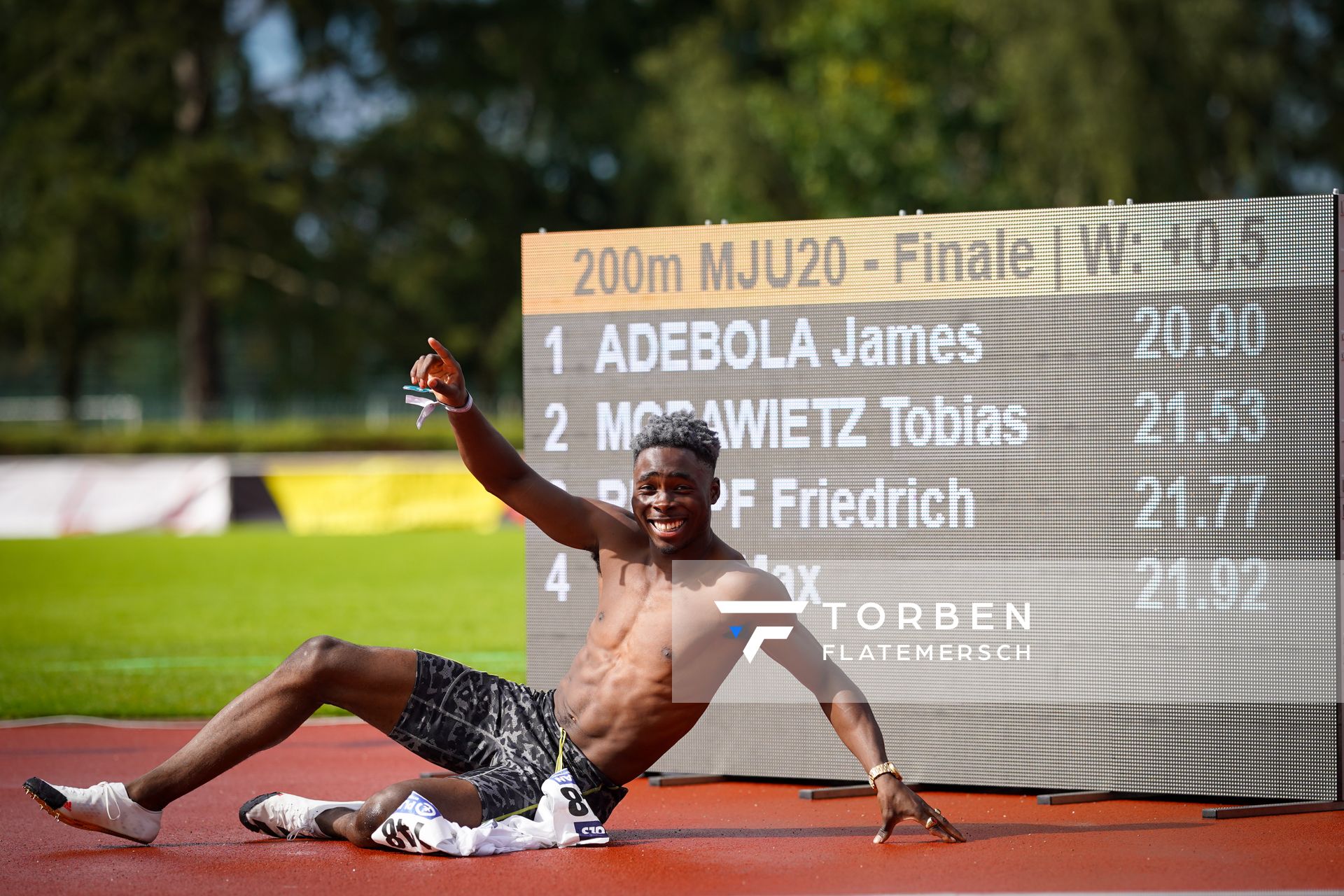 James Adebola (SCC Berlin) am 01.08.2021 waehrend den deutschen Leichtathletik-Jugendmeisterschaften 2021 in Rostock (Tag 3)