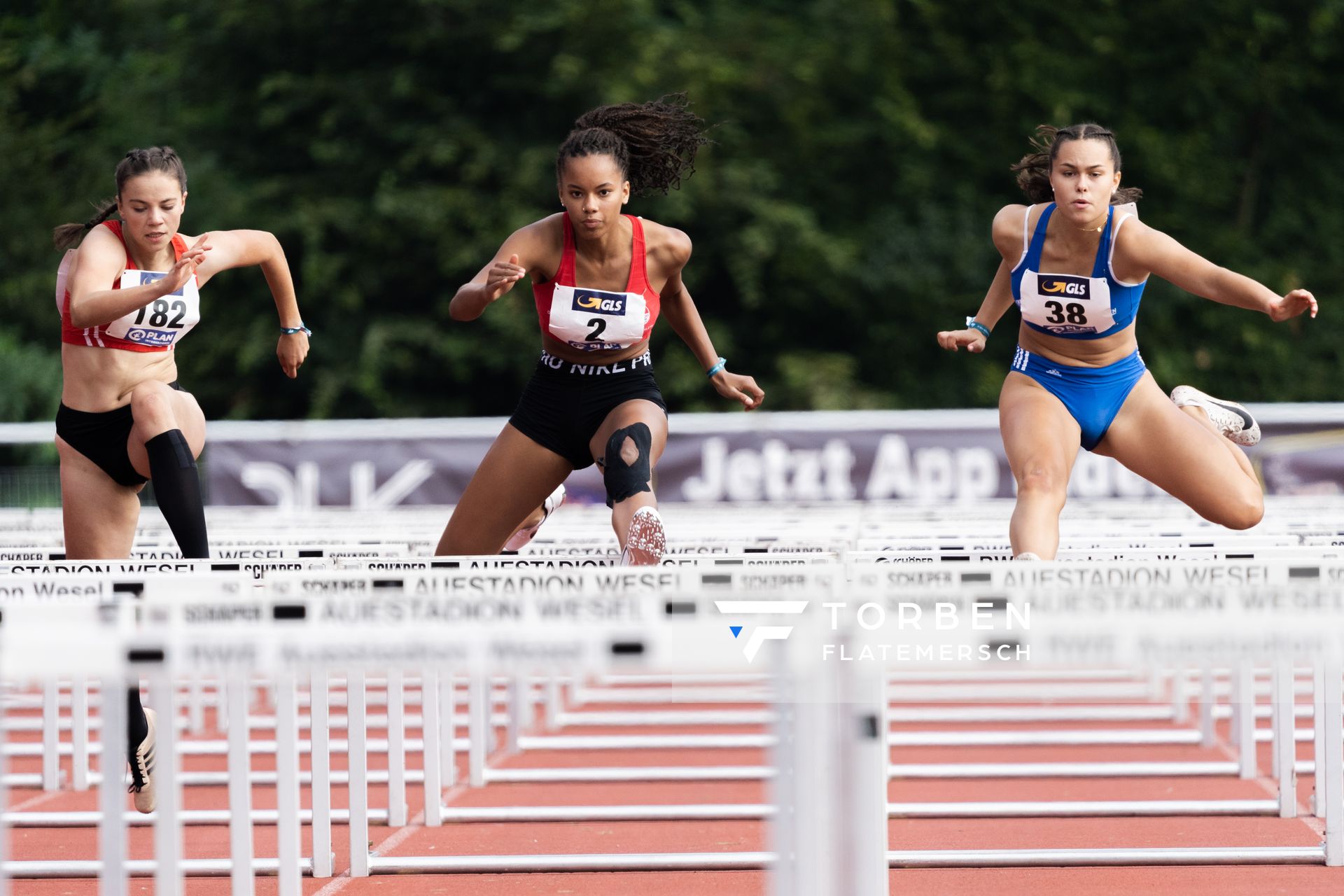 Hannah Wittmann (LG Landkreis Roth), Jeanne Alipoé (VfL Eintracht Hannover), Vivien Ernst (SC Neubrandenburg) ueber 100m Huerden am 21.08.2021 bei den Deutschen Meisterschaften Mehrkampf im Auestadion in Wesel (Tag 2)
