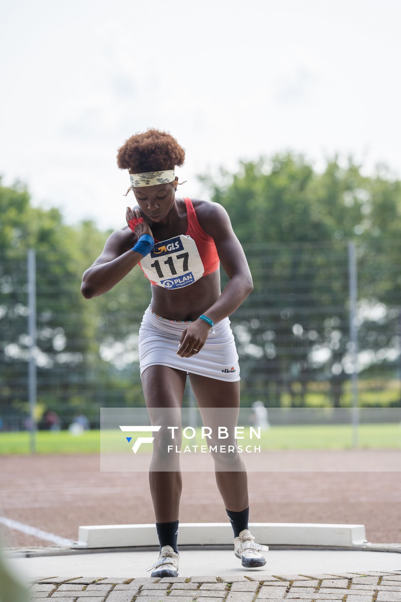 Fortuna Ornella Nkengue (MTV Wittmund) beim Kugelstossen am 21.08.2021 bei den Deutschen Meisterschaften Mehrkampf im Auestadion in Wesel (Tag 2)